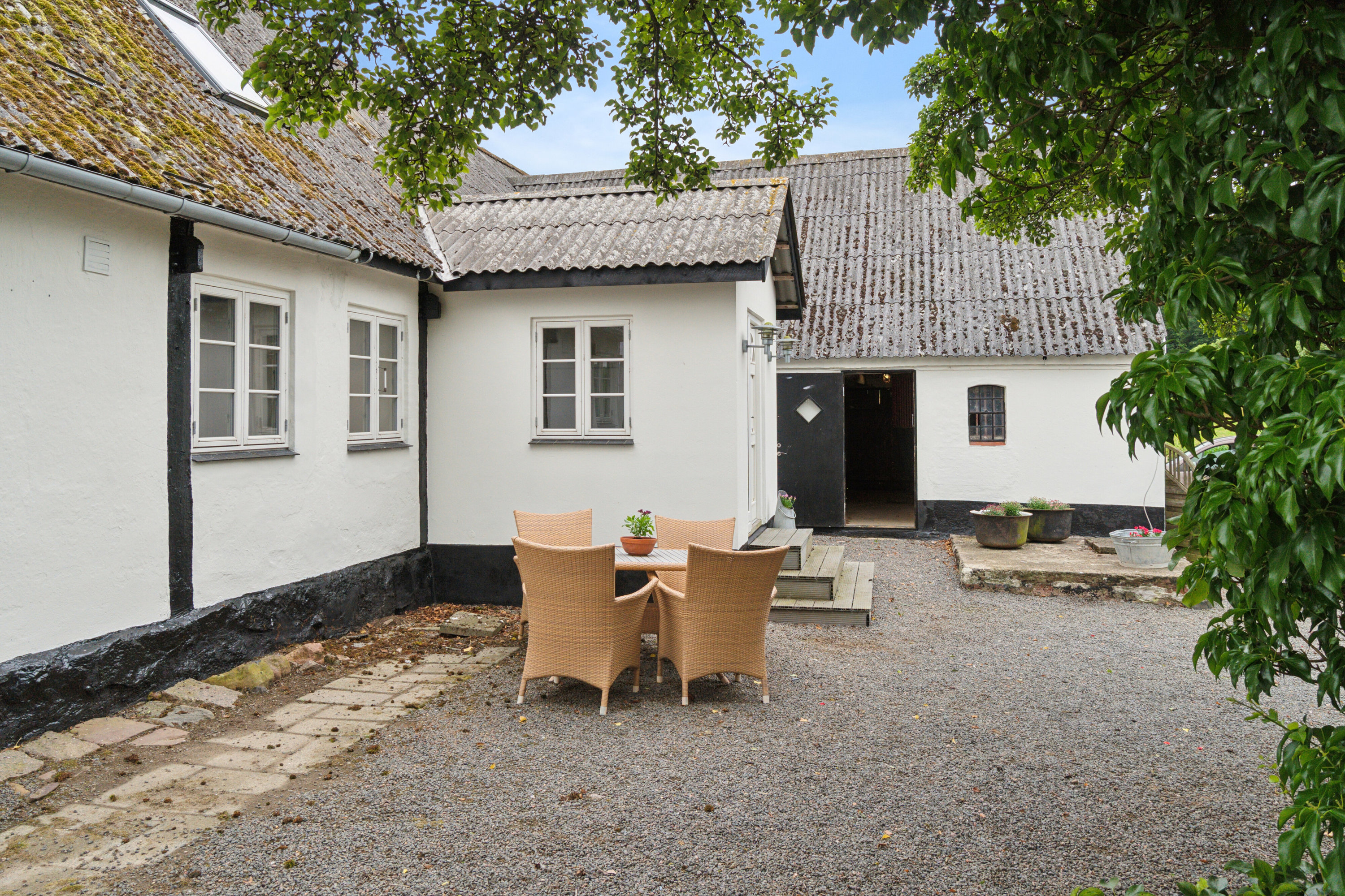 Fremhævet set fra vejen billede i fuldskærmstilstand. Billede af Savmøllevej 4, Østermarie, 3751 Østermarie