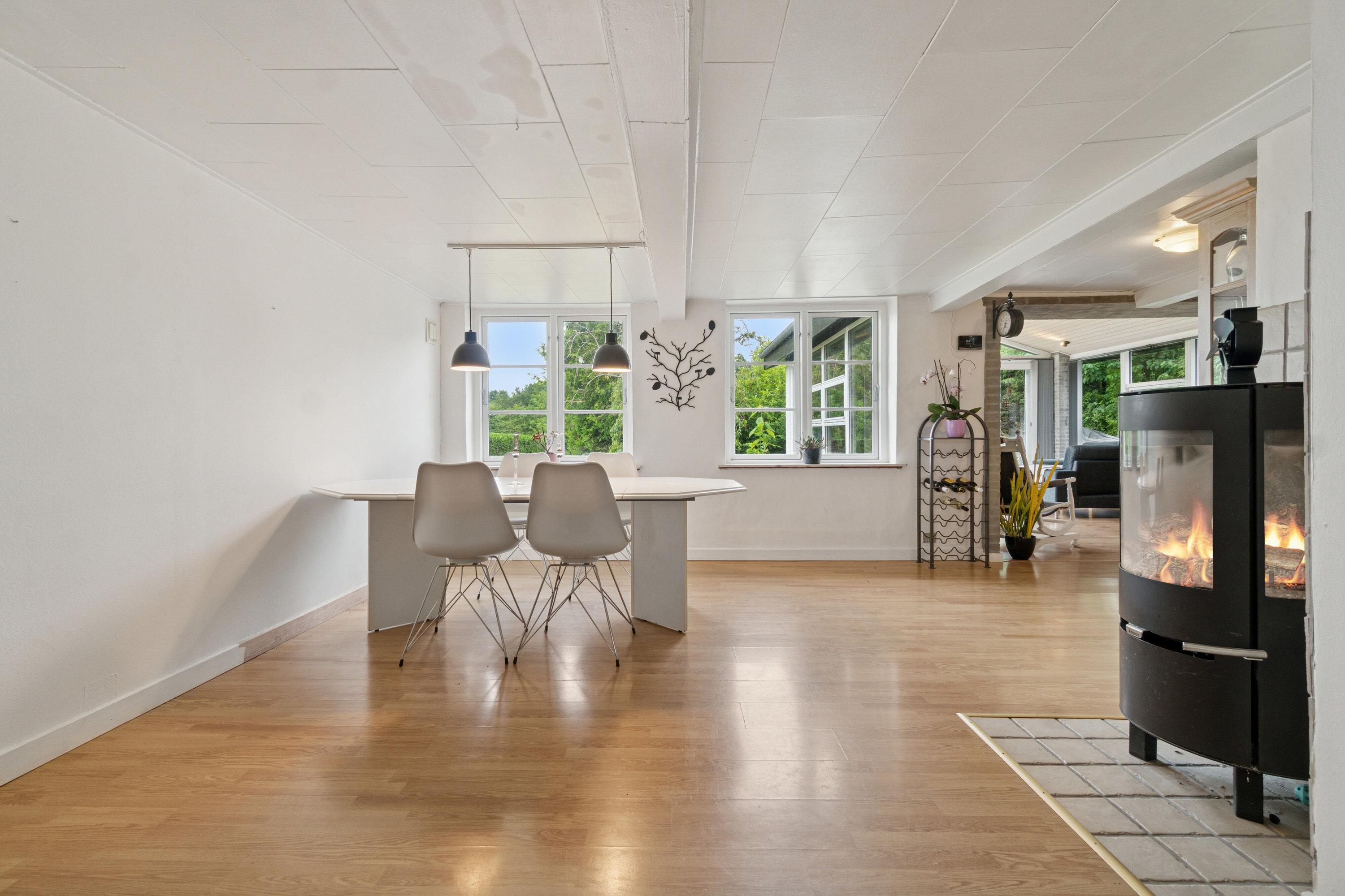 Fremhævet spisestue billede i fuldskærmstilstand. Billede af Savmøllevej 4, Østermarie, 3751 Østermarie