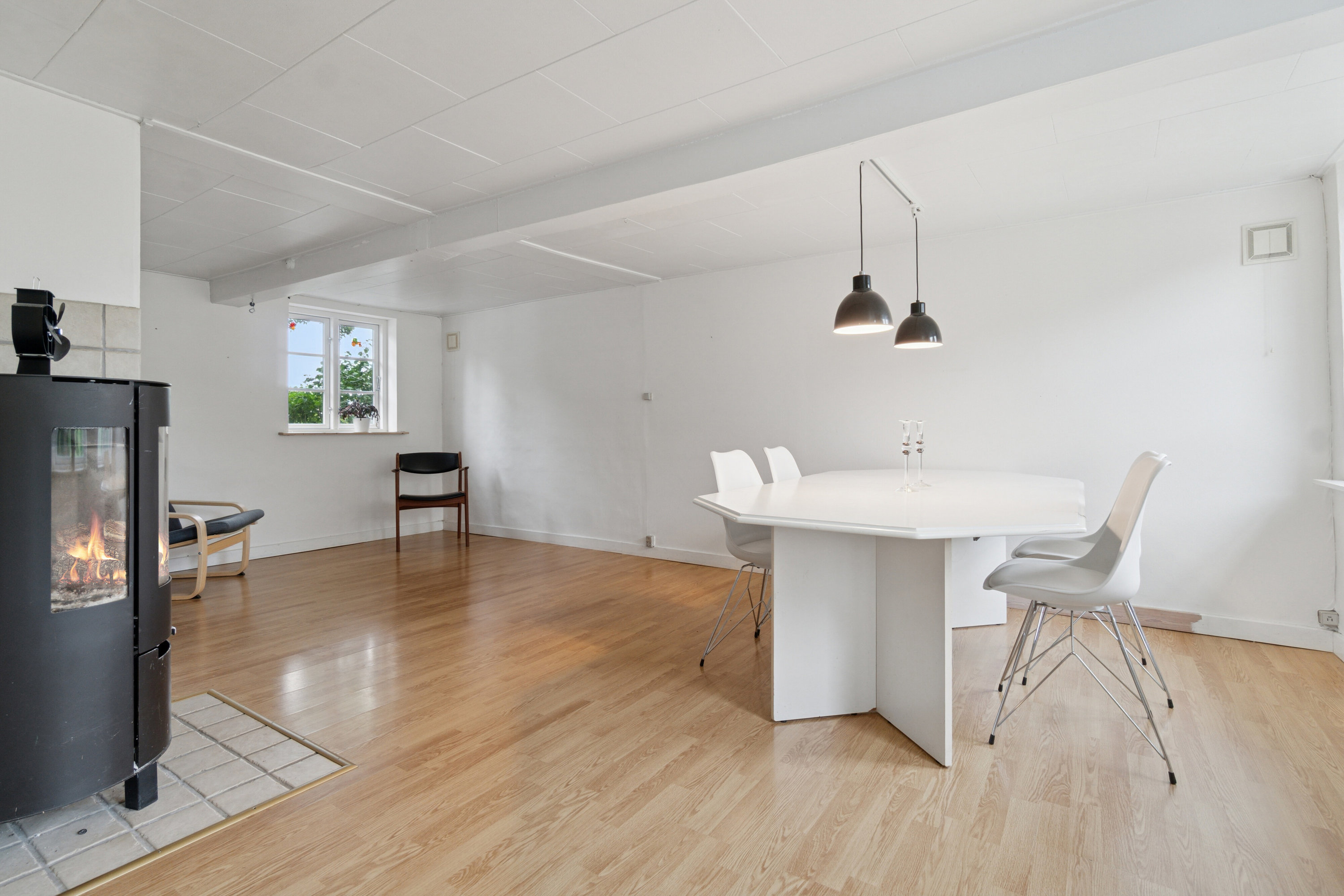 Fremhævet spisestue billede i fuldskærmstilstand. Billede af Savmøllevej 4, Østermarie, 3751 Østermarie