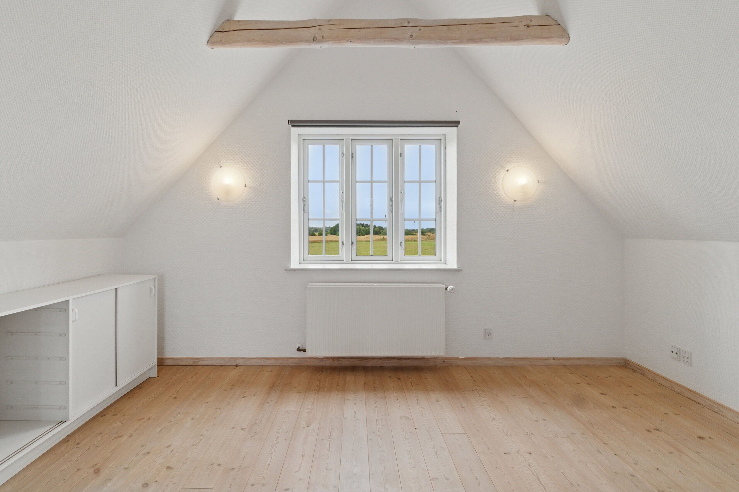 Fremhævet soveværelse billede i fuldskærmstilstand. Billede af Savmøllevej 4, Østermarie, 3751 Østermarie