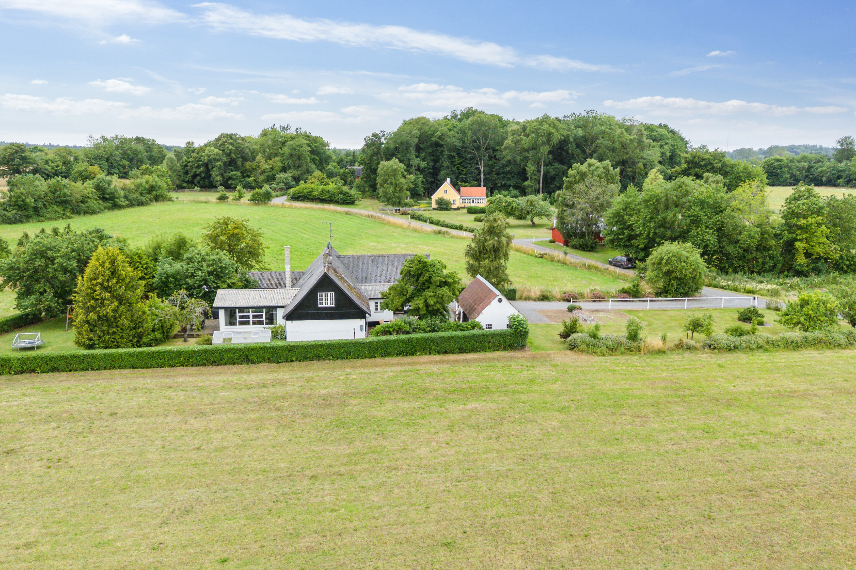 Fremhævet luftfoto billede i fuldskærmstilstand. Billede af Savmøllevej 4, Østermarie, 3751 Østermarie