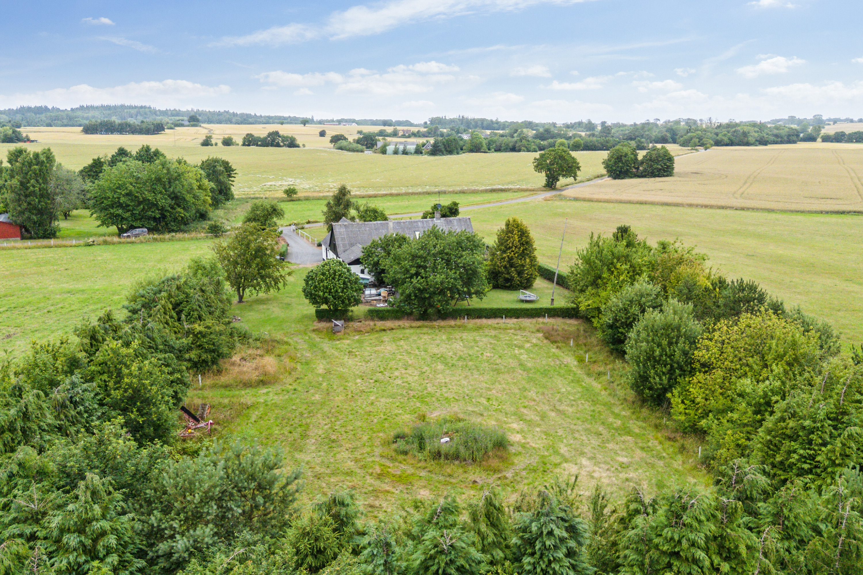 Fremhævet luftfoto billede i fuldskærmstilstand. Billede af Savmøllevej 4, Østermarie, 3751 Østermarie