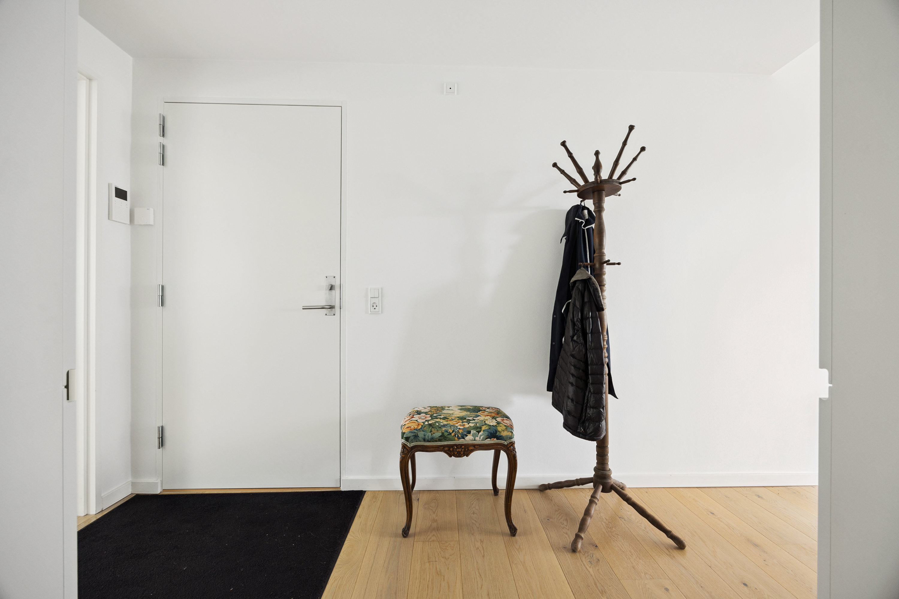 Fremhævet gang billede i fuldskærmstilstand. Billede af Søndre Badevej 4H, st.. th., 4600 Køge