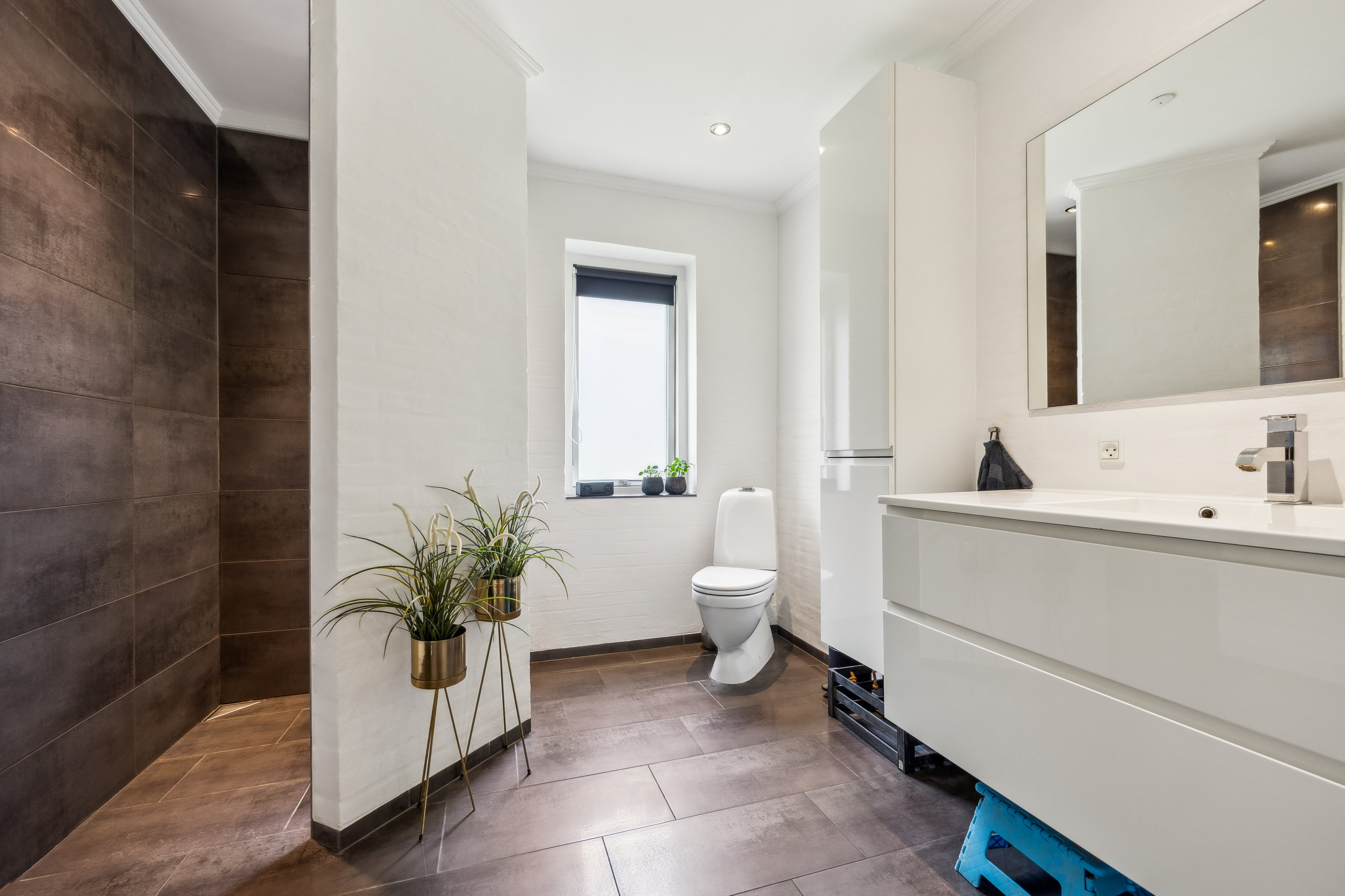 Fremhævet badeværelse billede i fuldskærmstilstand. Billede af Tylstrupvej 28, Ravnstrup, 9320 Hjallerup