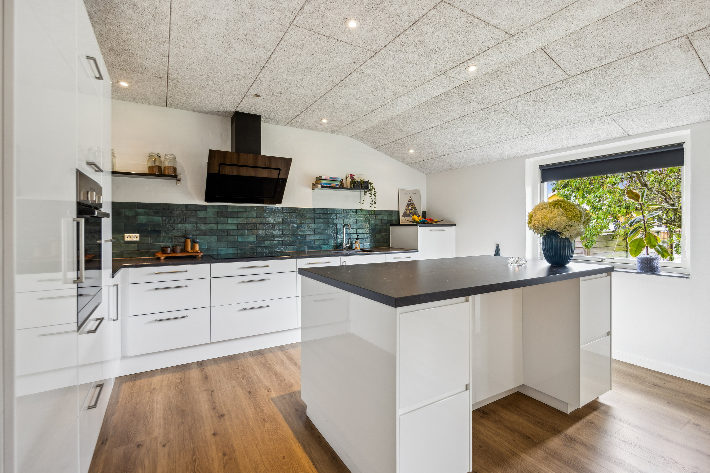 Fremhævet køkken billede i fuldskærmstilstand. Billede af Tylstrupvej 28, Ravnstrup, 9320 Hjallerup