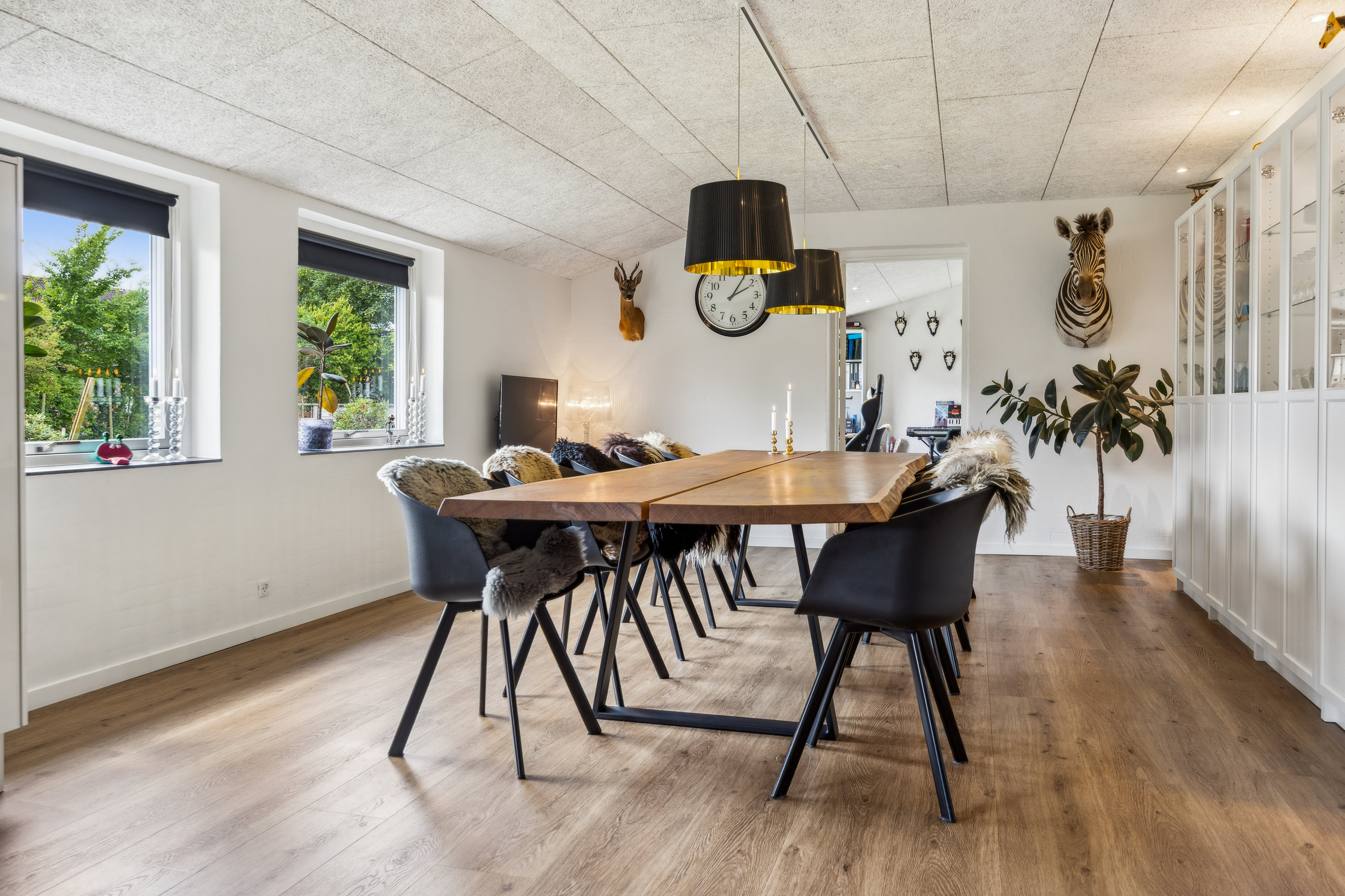 Fremhævet stue billede i fuldskærmstilstand. Billede af Tylstrupvej 28, Ravnstrup, 9320 Hjallerup