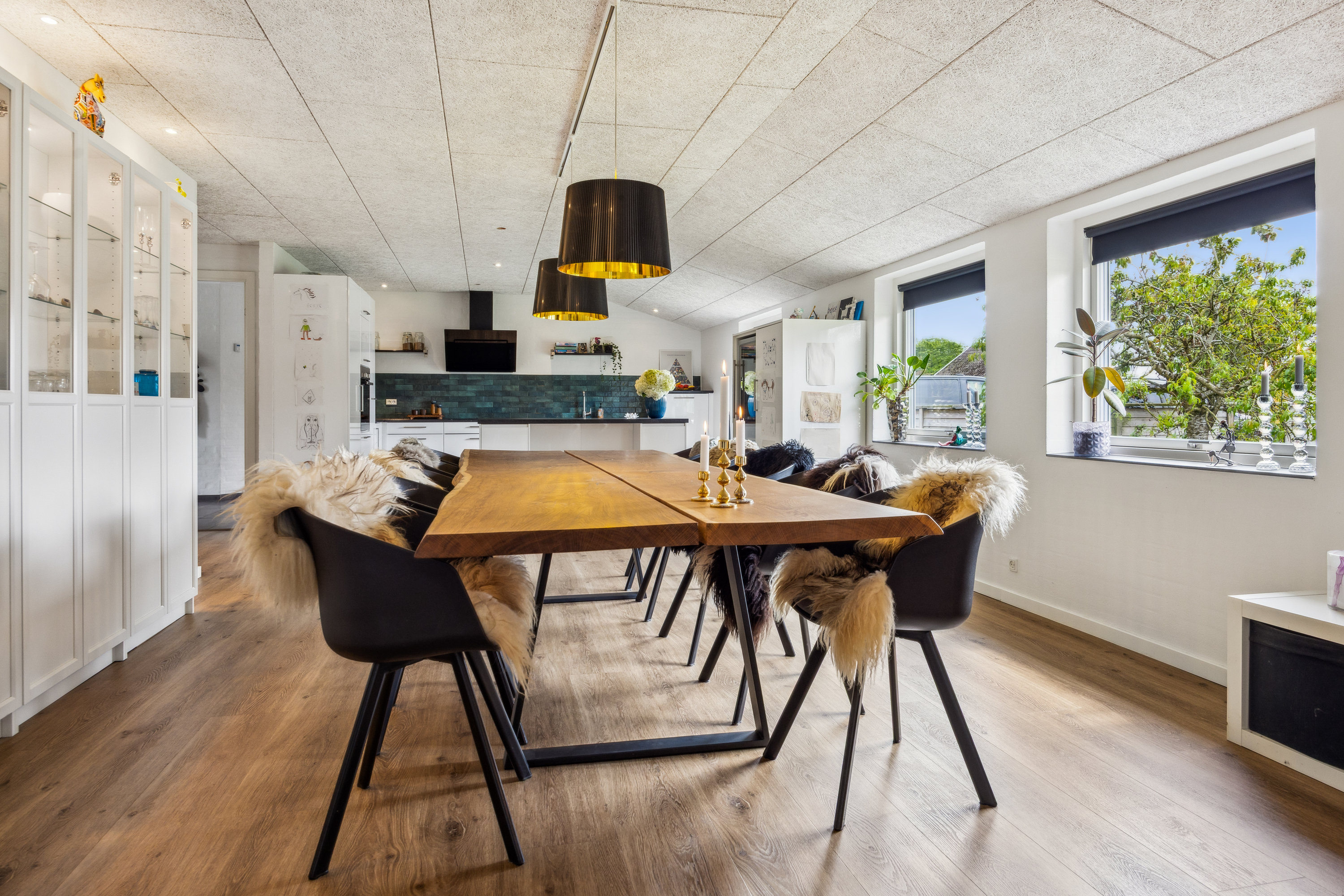 Fremhævet stue billede i fuldskærmstilstand. Billede af Tylstrupvej 28, Ravnstrup, 9320 Hjallerup