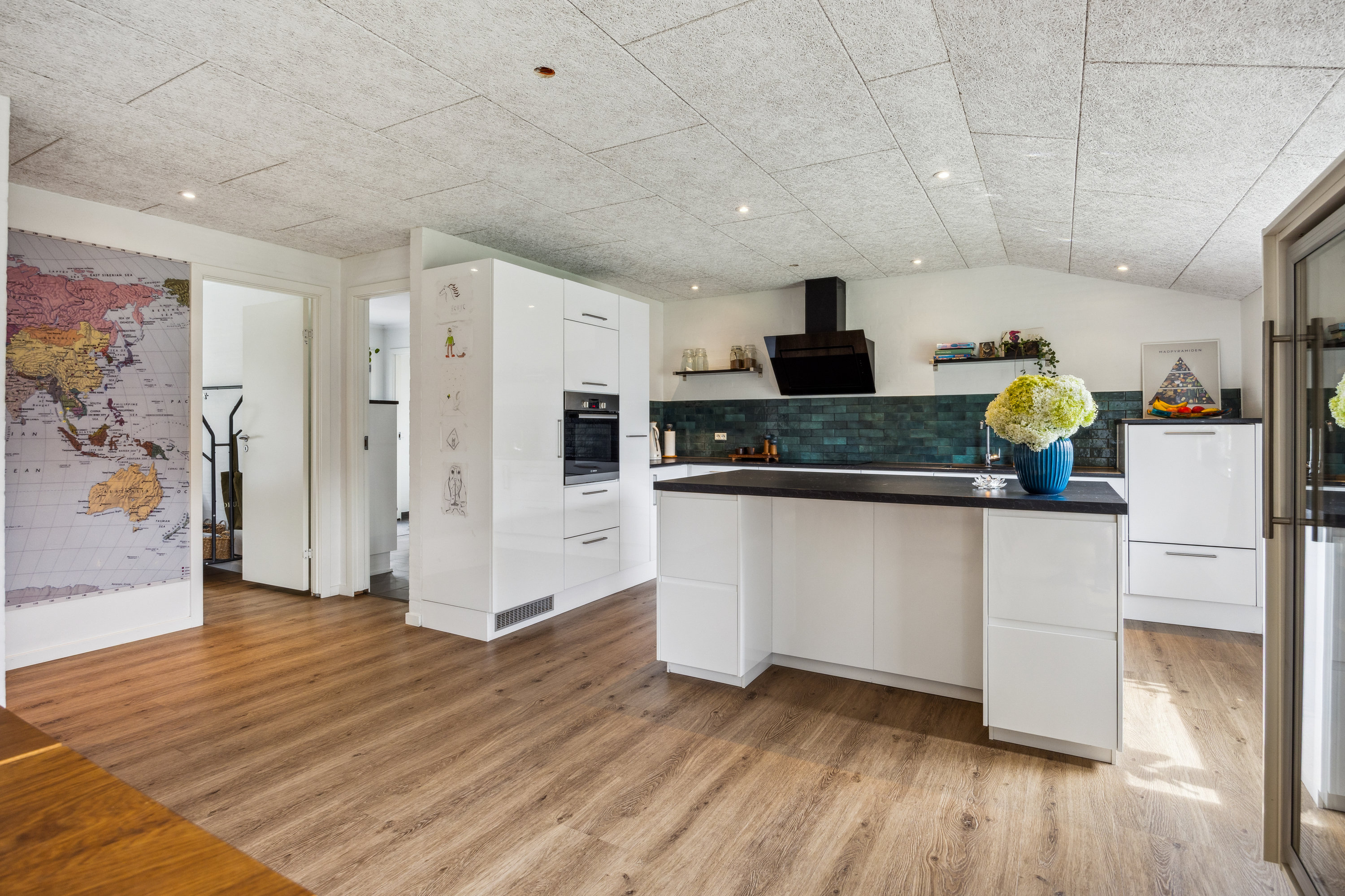 Fremhævet køkken billede i fuldskærmstilstand. Billede af Tylstrupvej 28, Ravnstrup, 9320 Hjallerup