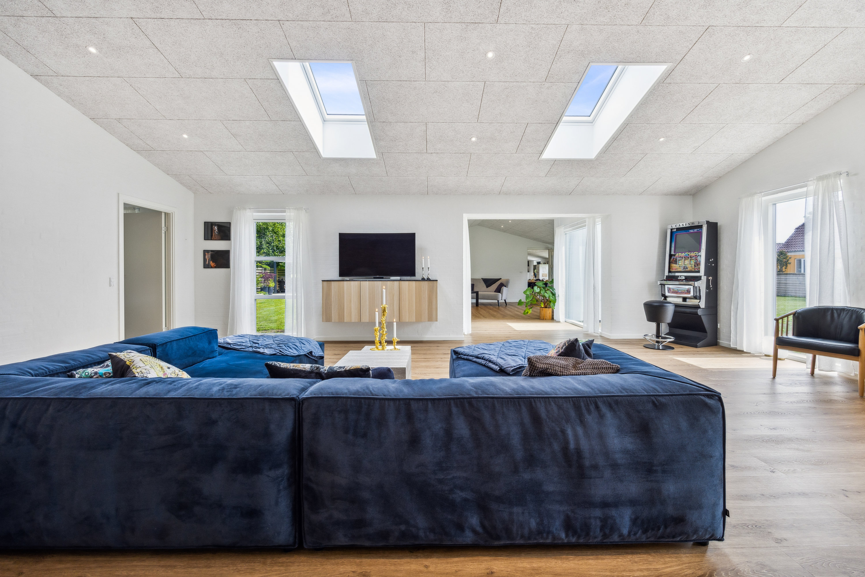 Fremhævet stue billede i fuldskærmstilstand. Billede af Tylstrupvej 28, Ravnstrup, 9320 Hjallerup