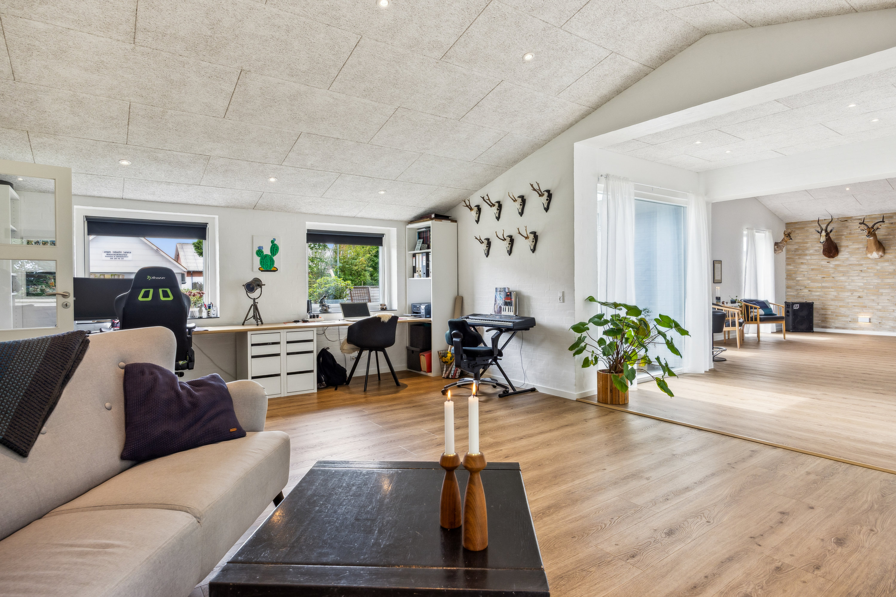 Fremhævet stue billede i fuldskærmstilstand. Billede af Tylstrupvej 28, Ravnstrup, 9320 Hjallerup