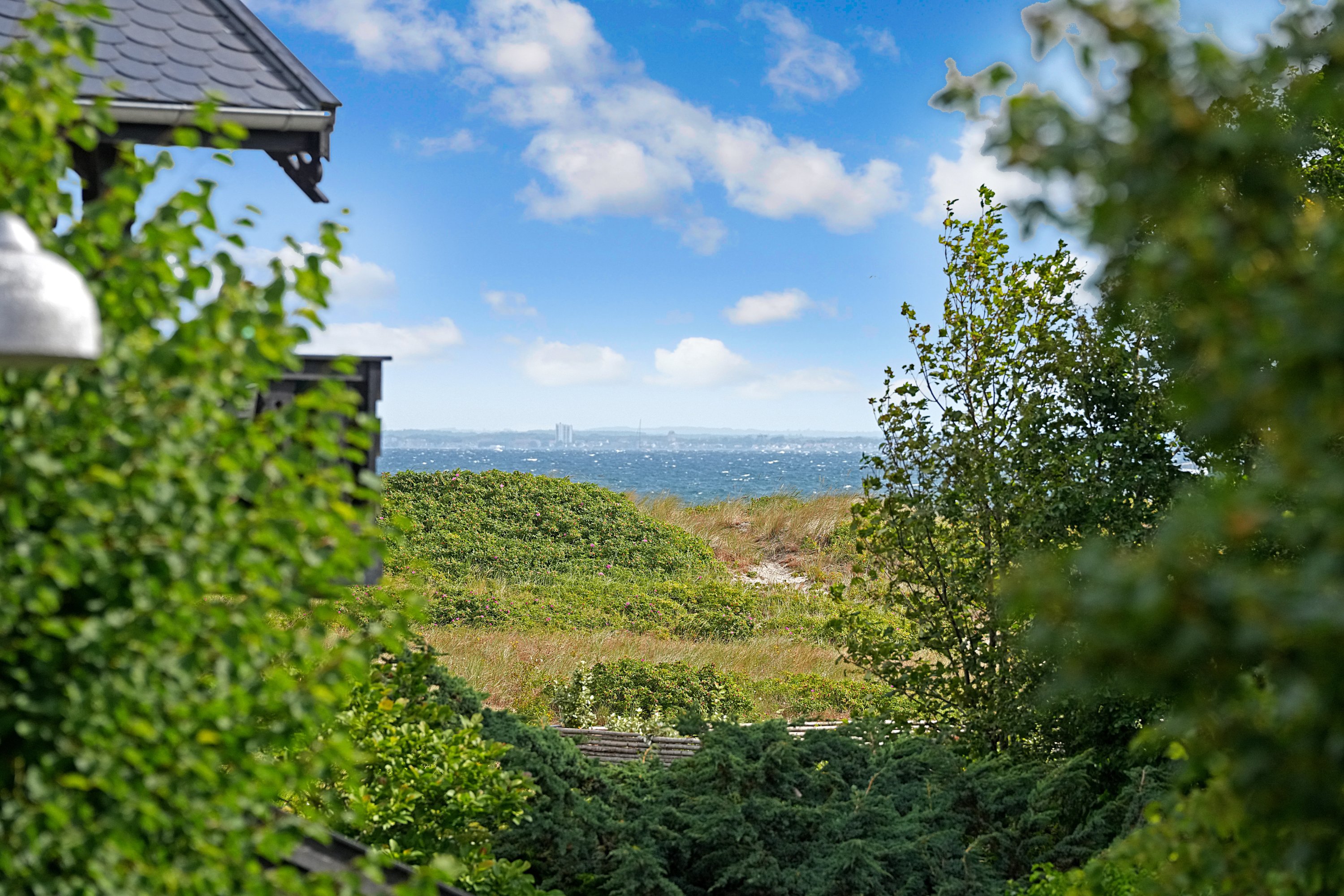 Fremhævet udsigt billede i fuldskærmstilstand. Billede af Kystvej 37A, 3100 Hornbæk