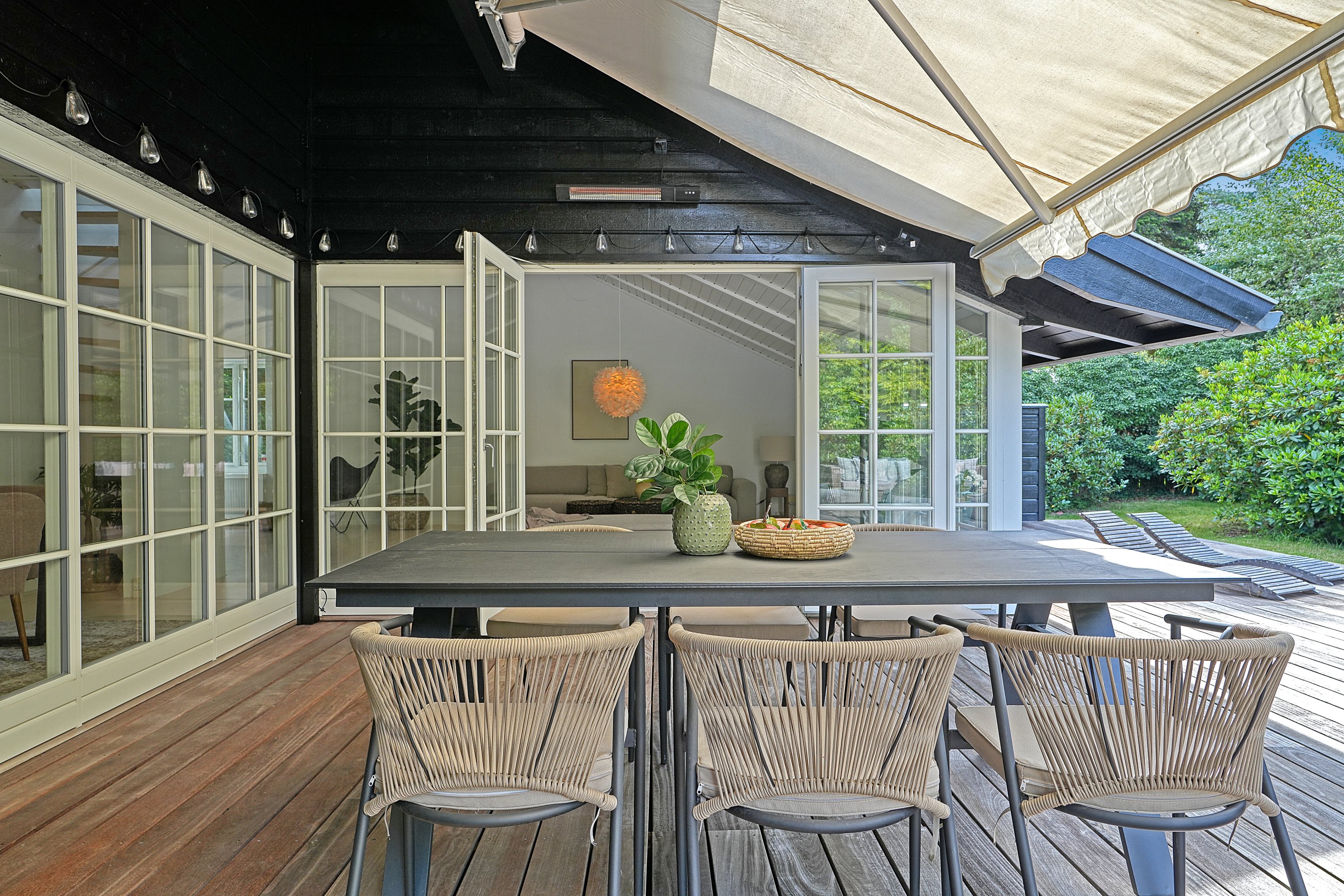 Fremhævet terrasse billede i fuldskærmstilstand. Billede af Kystvej 37A, 3100 Hornbæk