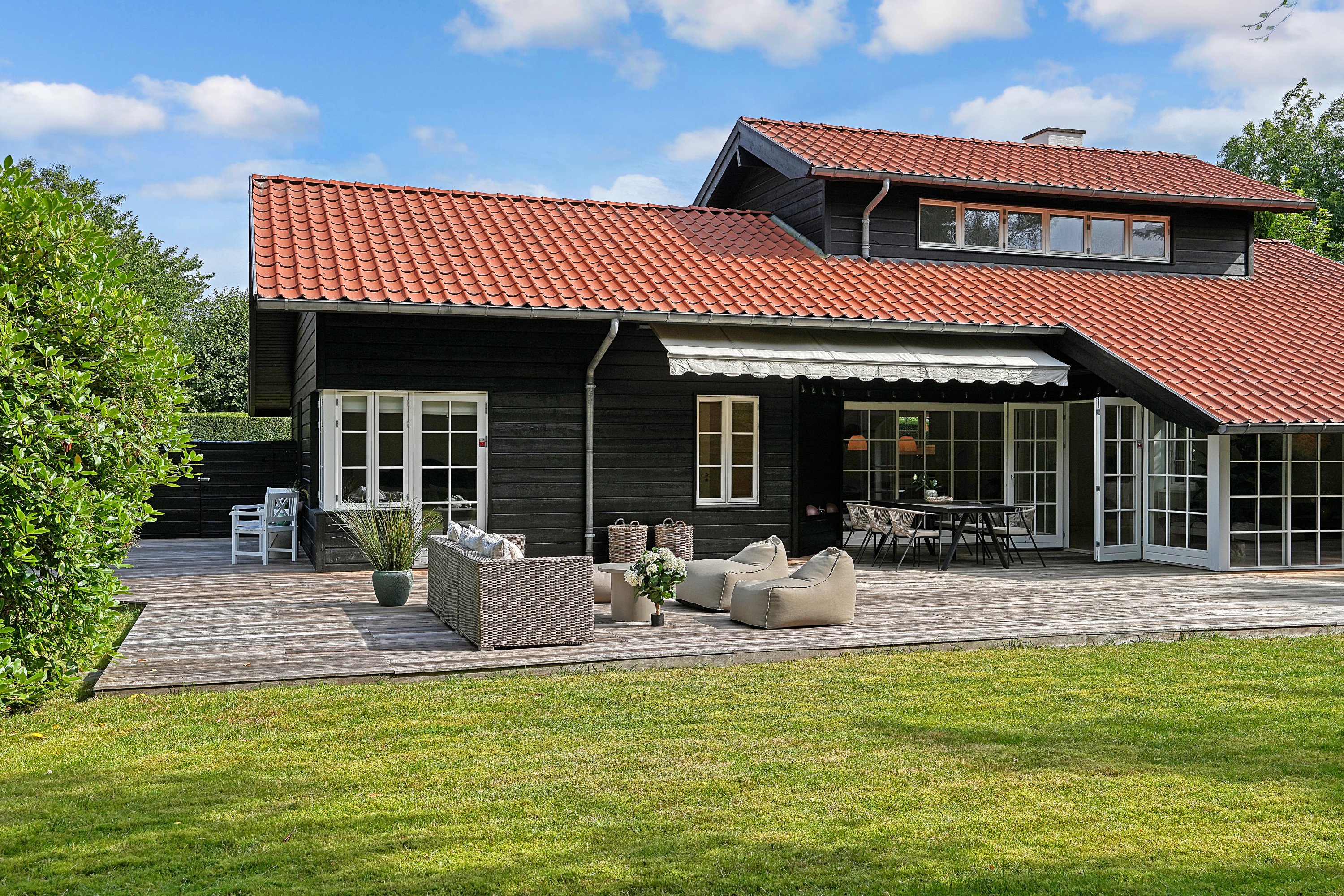 Fremhævet terrasse billede i fuldskærmstilstand. Billede af Kystvej 37A, 3100 Hornbæk