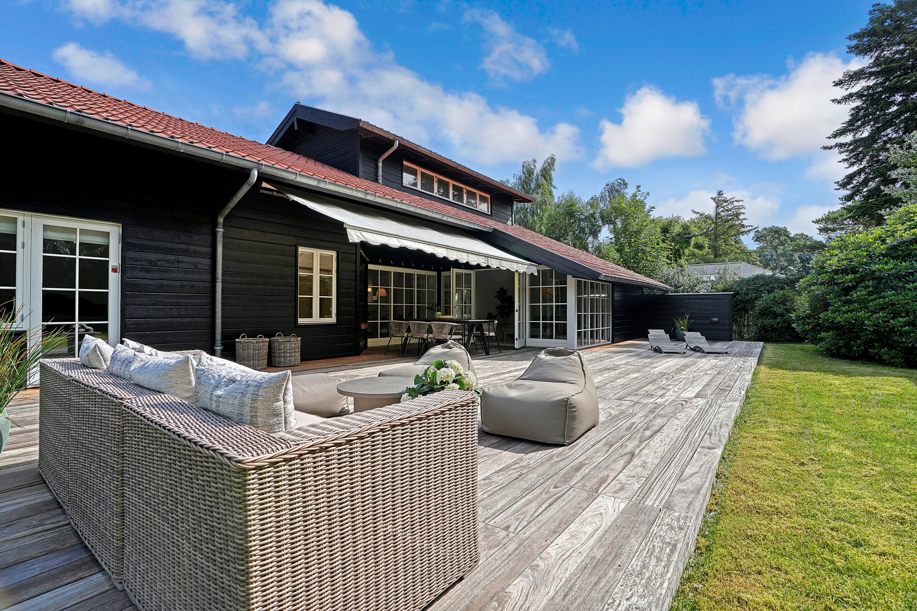 Fremhævet terrasse billede i fuldskærmstilstand. Billede af Kystvej 37A, 3100 Hornbæk