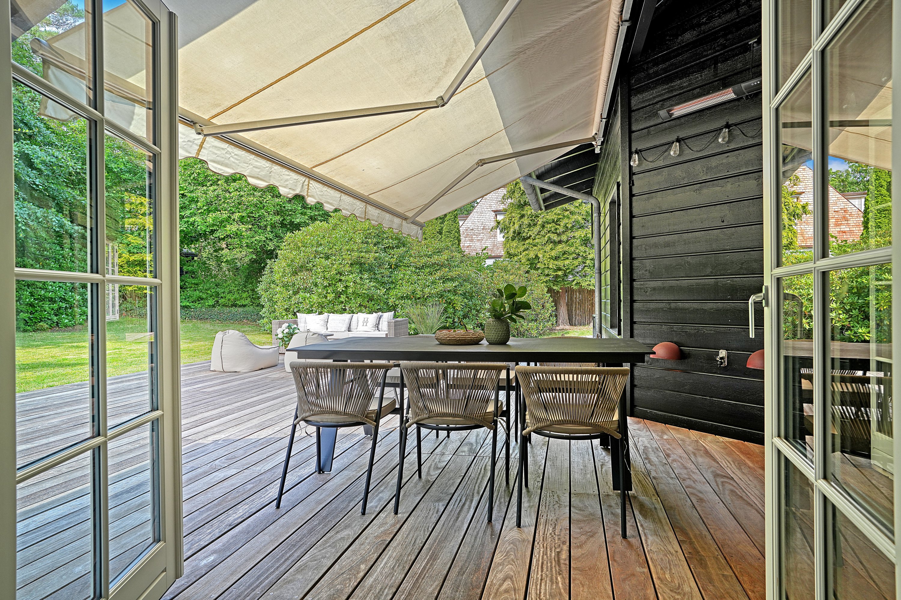 Fremhævet terrasse billede i fuldskærmstilstand. Billede af Kystvej 37A, 3100 Hornbæk