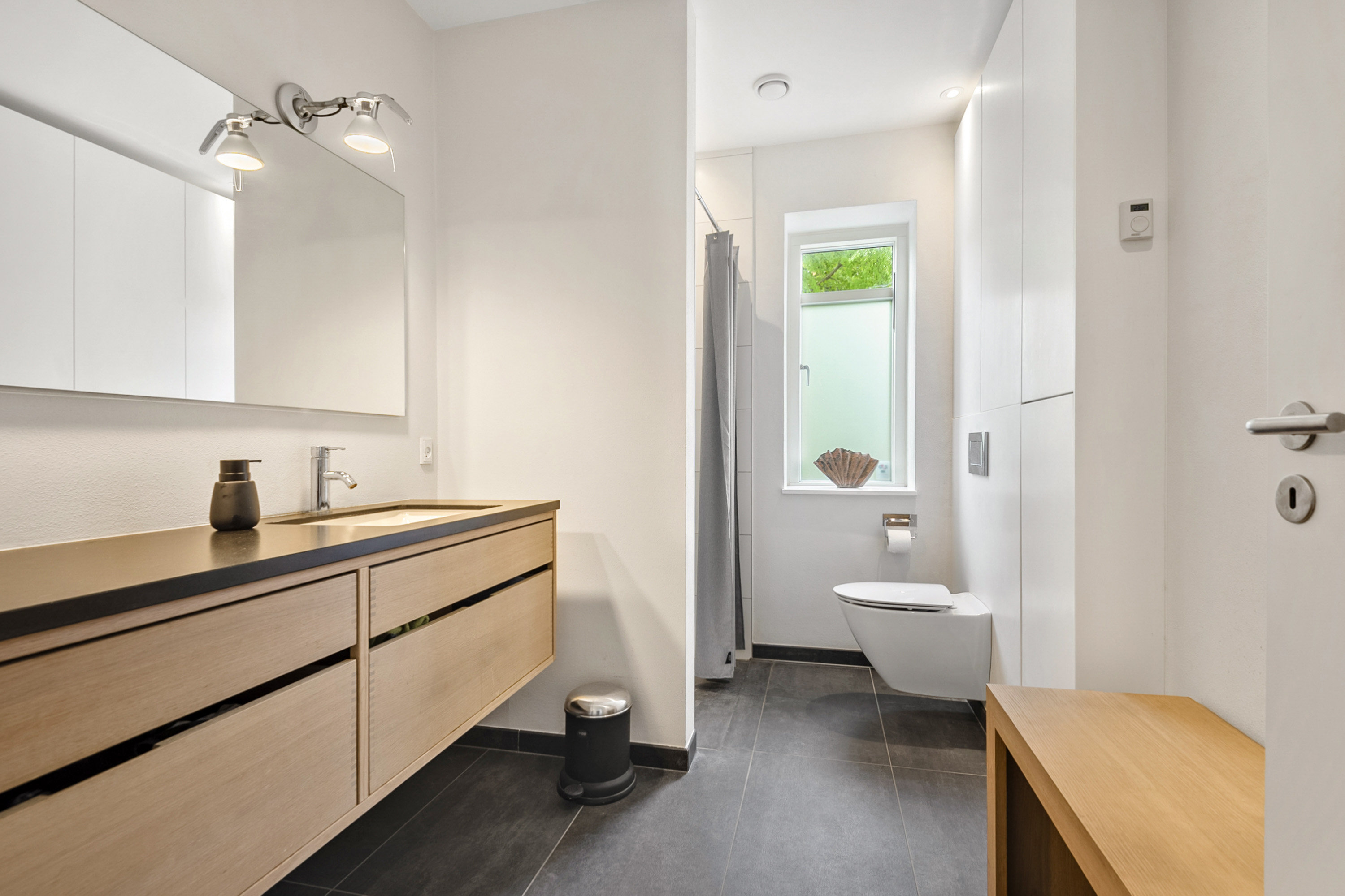 Fremhævet badeværelse billede i fuldskærmstilstand. Billede af Hoptrup Hovedgade 131, Hoptrup, 6100 Haderslev