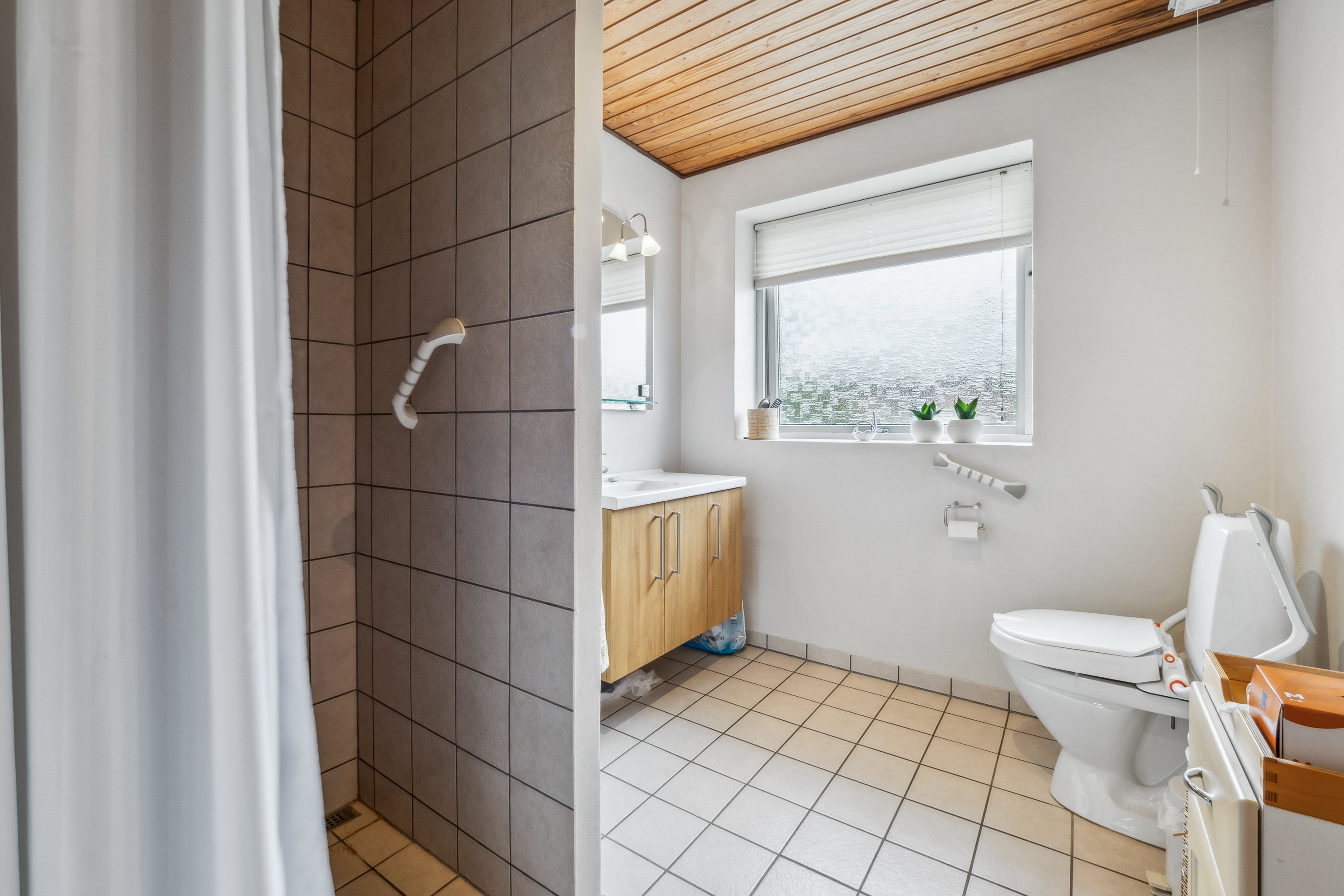 Fremhævet badeværelse billede i fuldskærmstilstand. Billede af Næssundvej 464, Karby, 7960 Karby