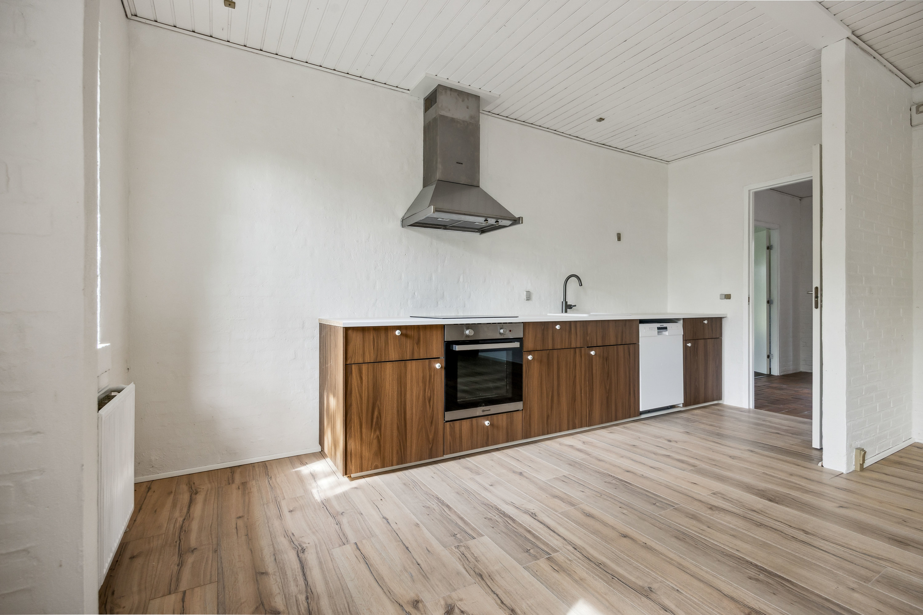 Fremhævet køkken-alrum billede i fuldskærmstilstand. Billede af Jernbanegade 16, 9610 Nørager