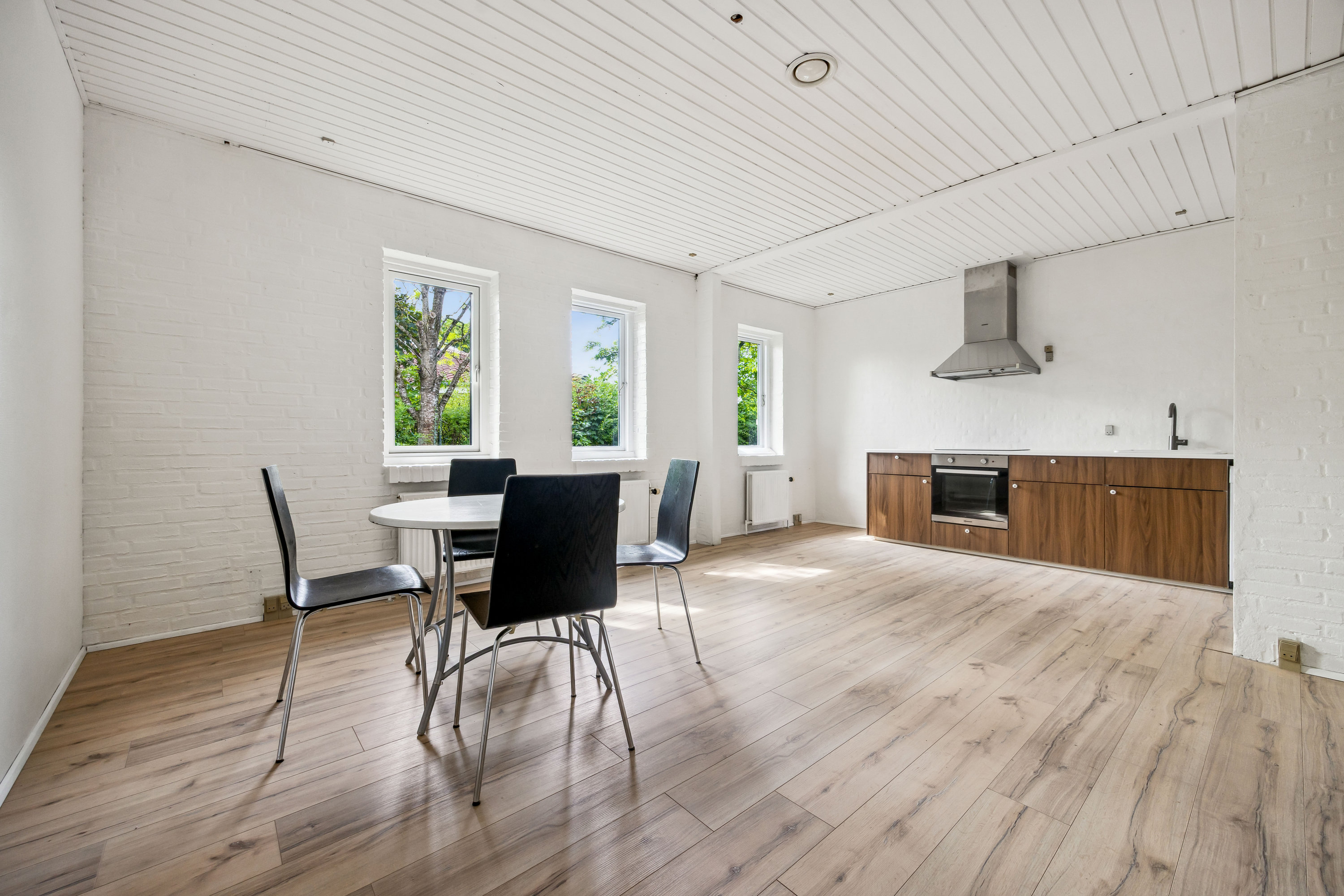 Fremhævet køkken-alrum billede i fuldskærmstilstand. Billede af Jernbanegade 16, 9610 Nørager