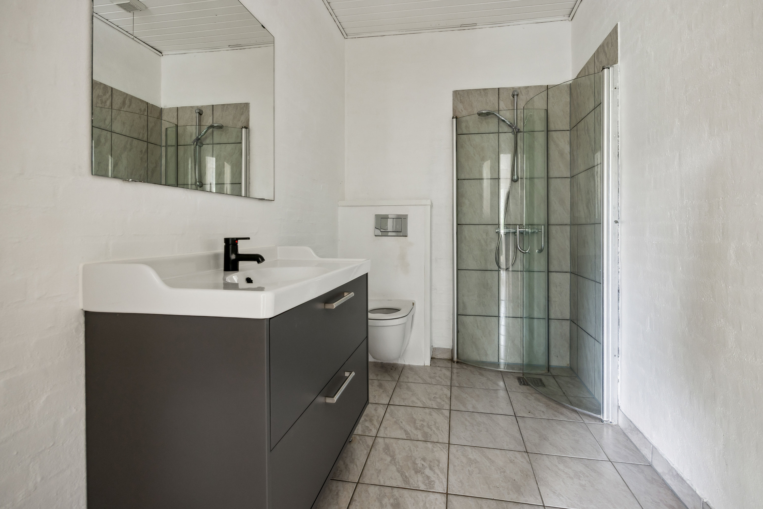 Fremhævet badeværelse billede i fuldskærmstilstand. Billede af Jernbanegade 16, 9610 Nørager