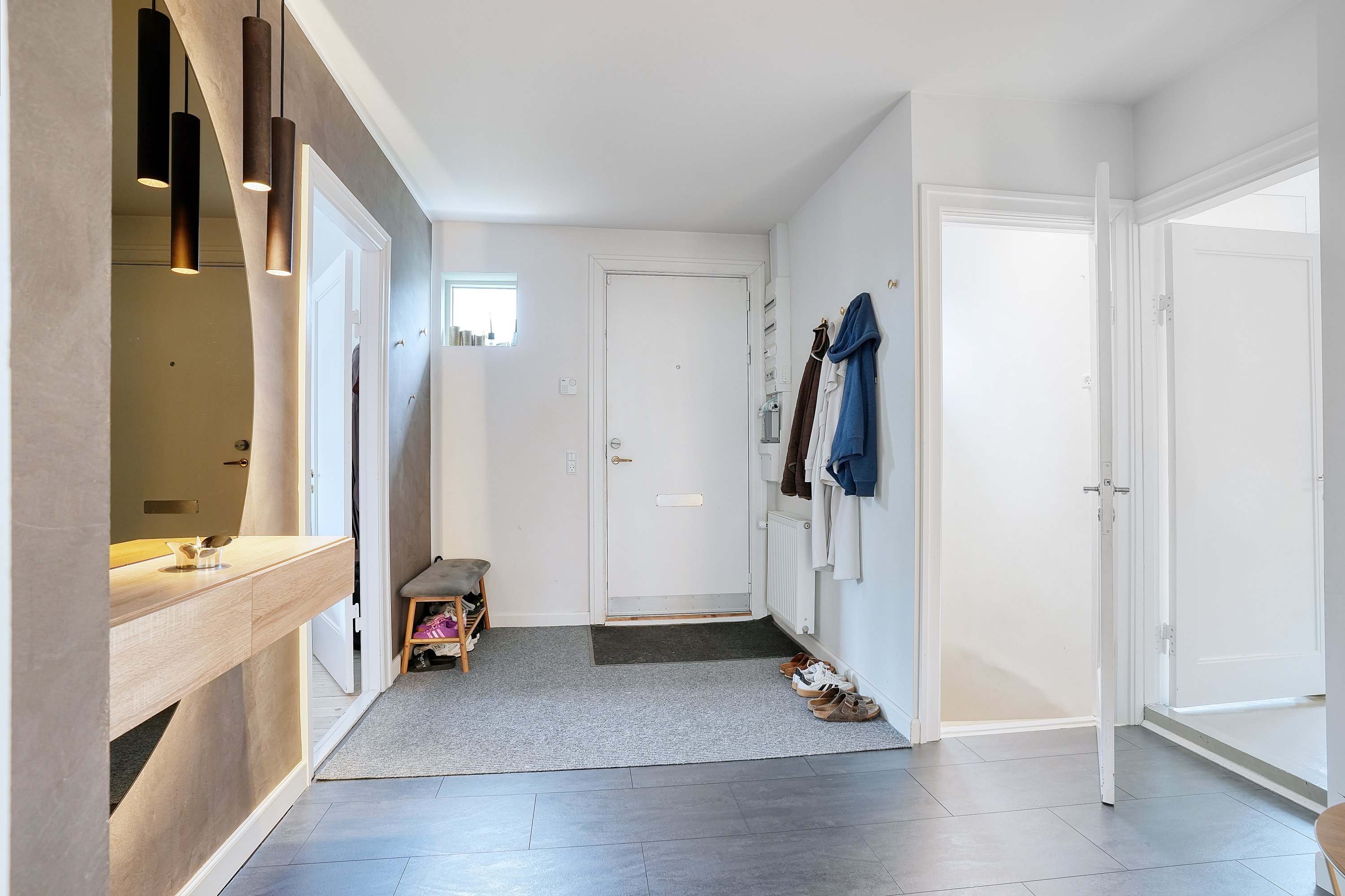 Fremhævet entré billede i fuldskærmstilstand. Billede af Buddinge Hovedgade 181, 2860 Søborg