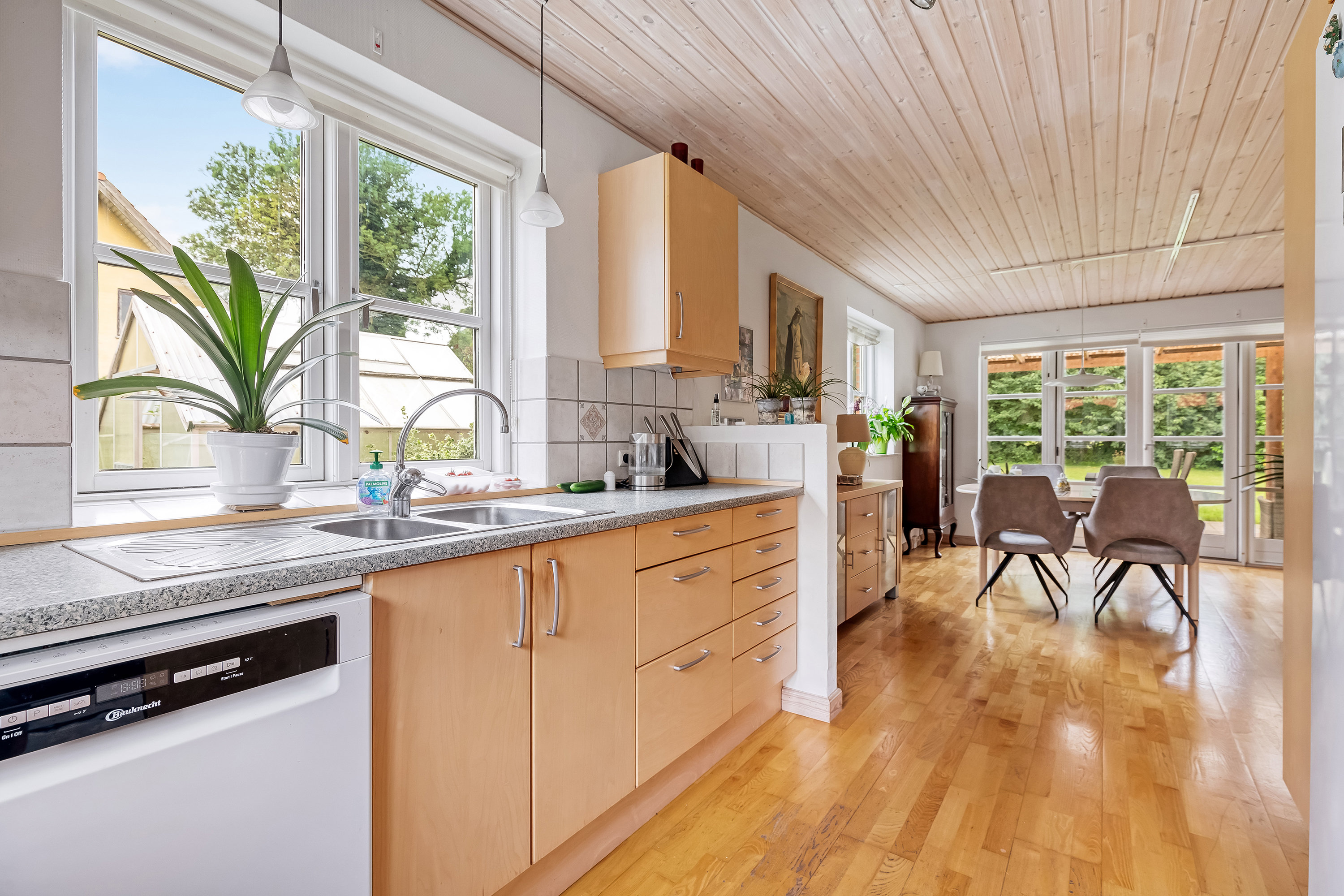 Fremhævet køkken/alrum billede i fuldskærmstilstand. Billede af Bygaden 16B, Lille Rørbæk, 3600 Frederikssund