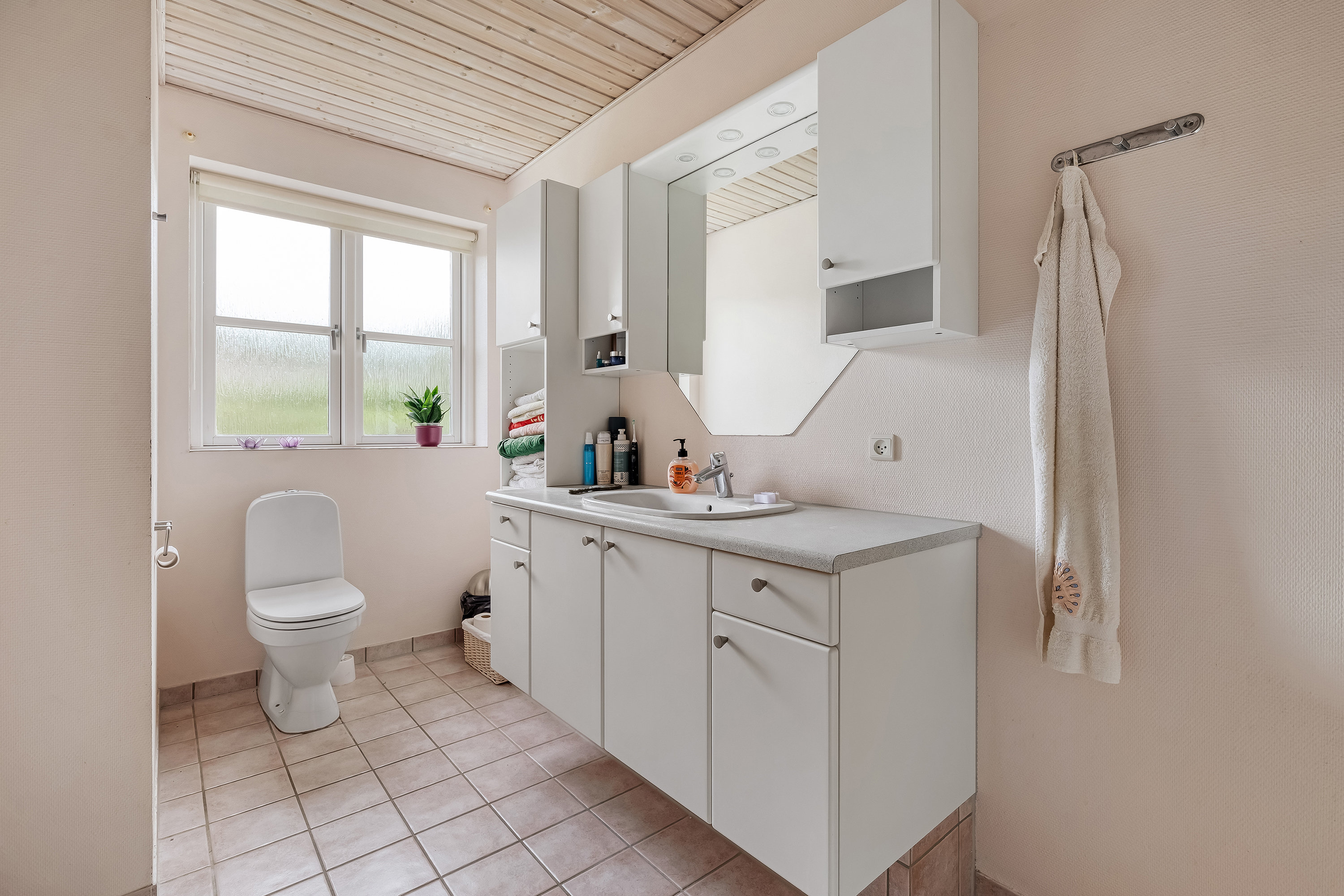 Fremhævet badeværelse billede i fuldskærmstilstand. Billede af Bygaden 16B, Lille Rørbæk, 3600 Frederikssund