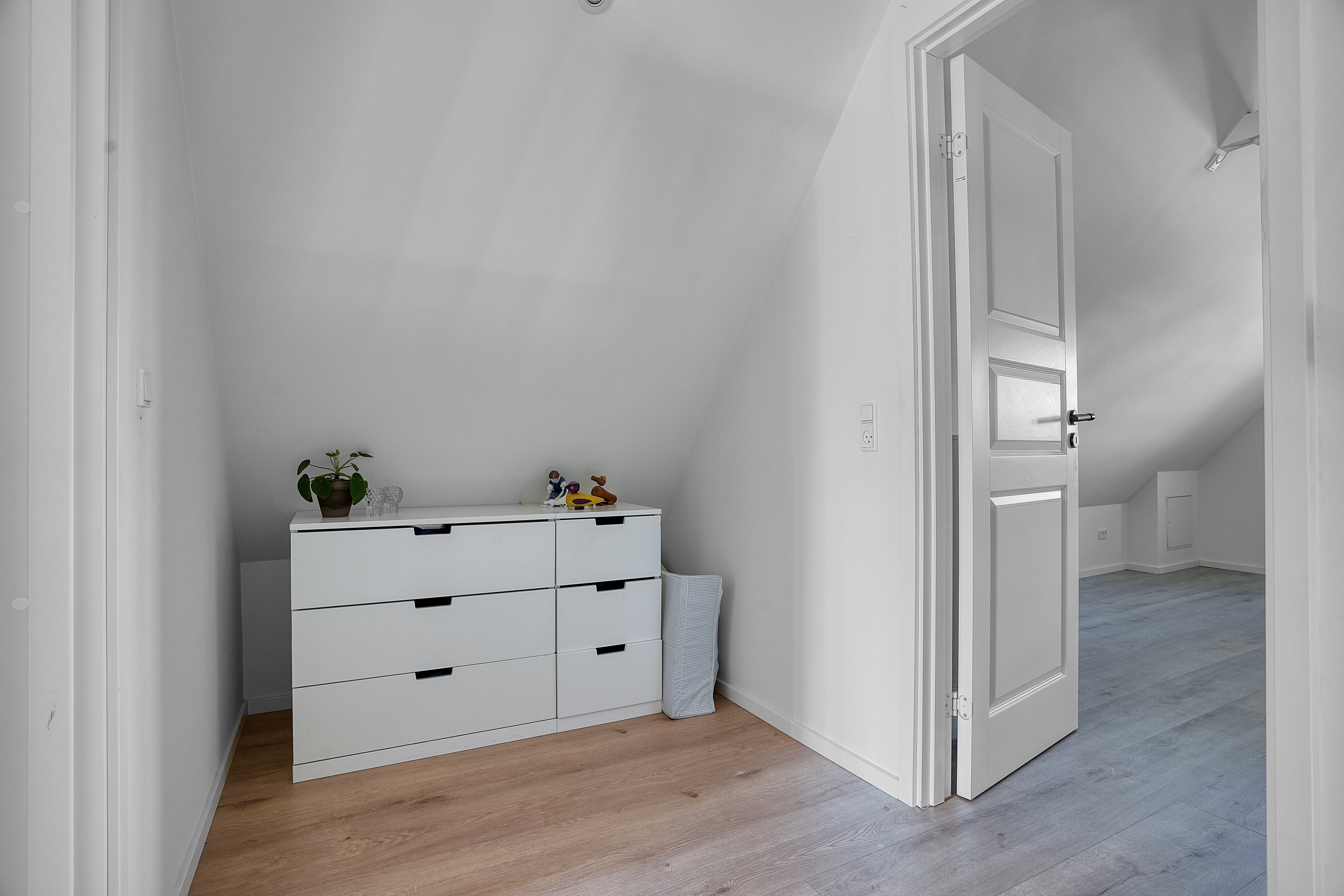 Fremhævet repos 1.sal billede i fuldskærmstilstand. Billede af Yderholmvej 22, Solrød, 2680 Solrød Strand