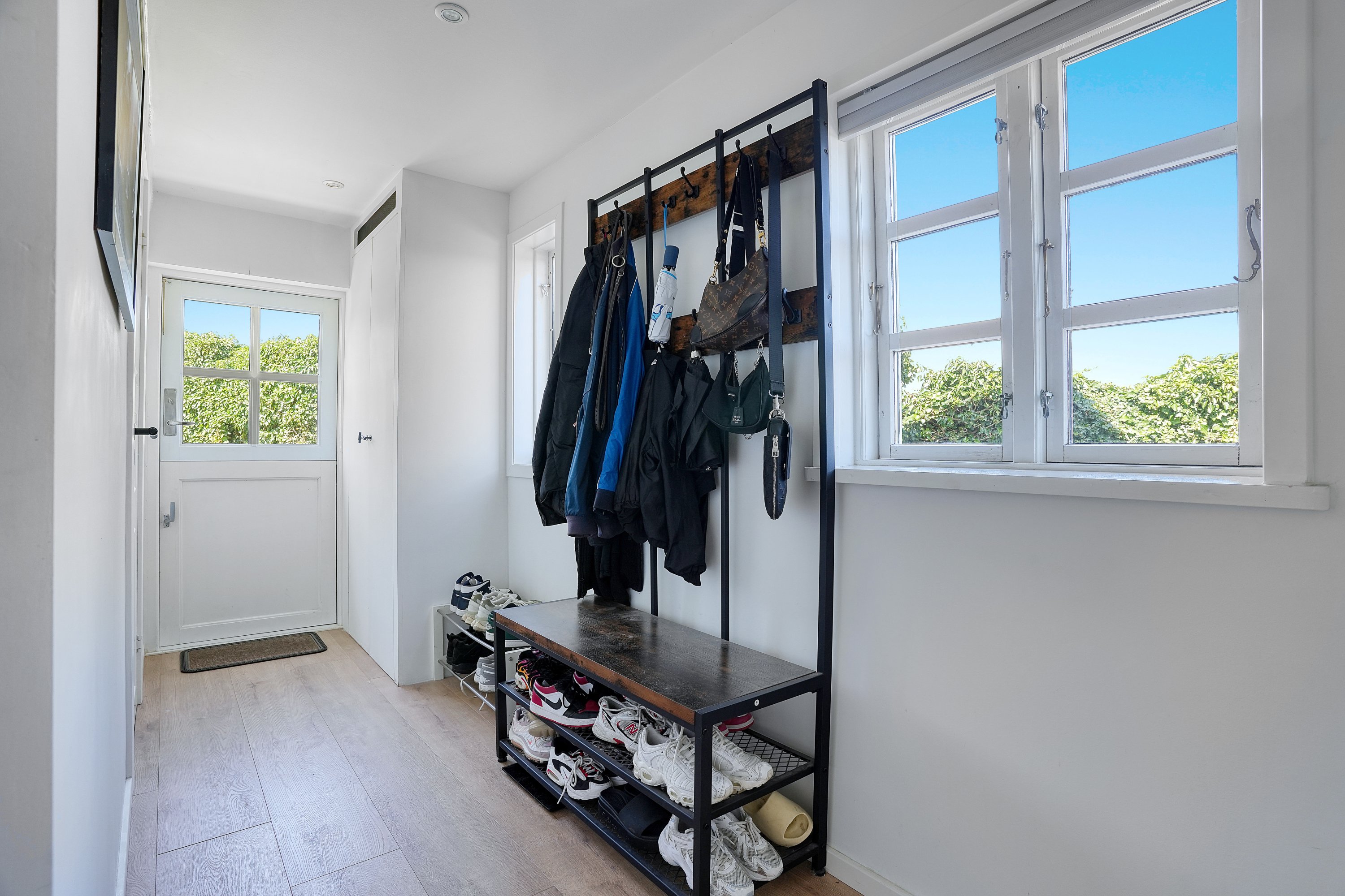 Fremhævet entré billede i fuldskærmstilstand. Billede af Yderholmvej 22, Solrød, 2680 Solrød Strand