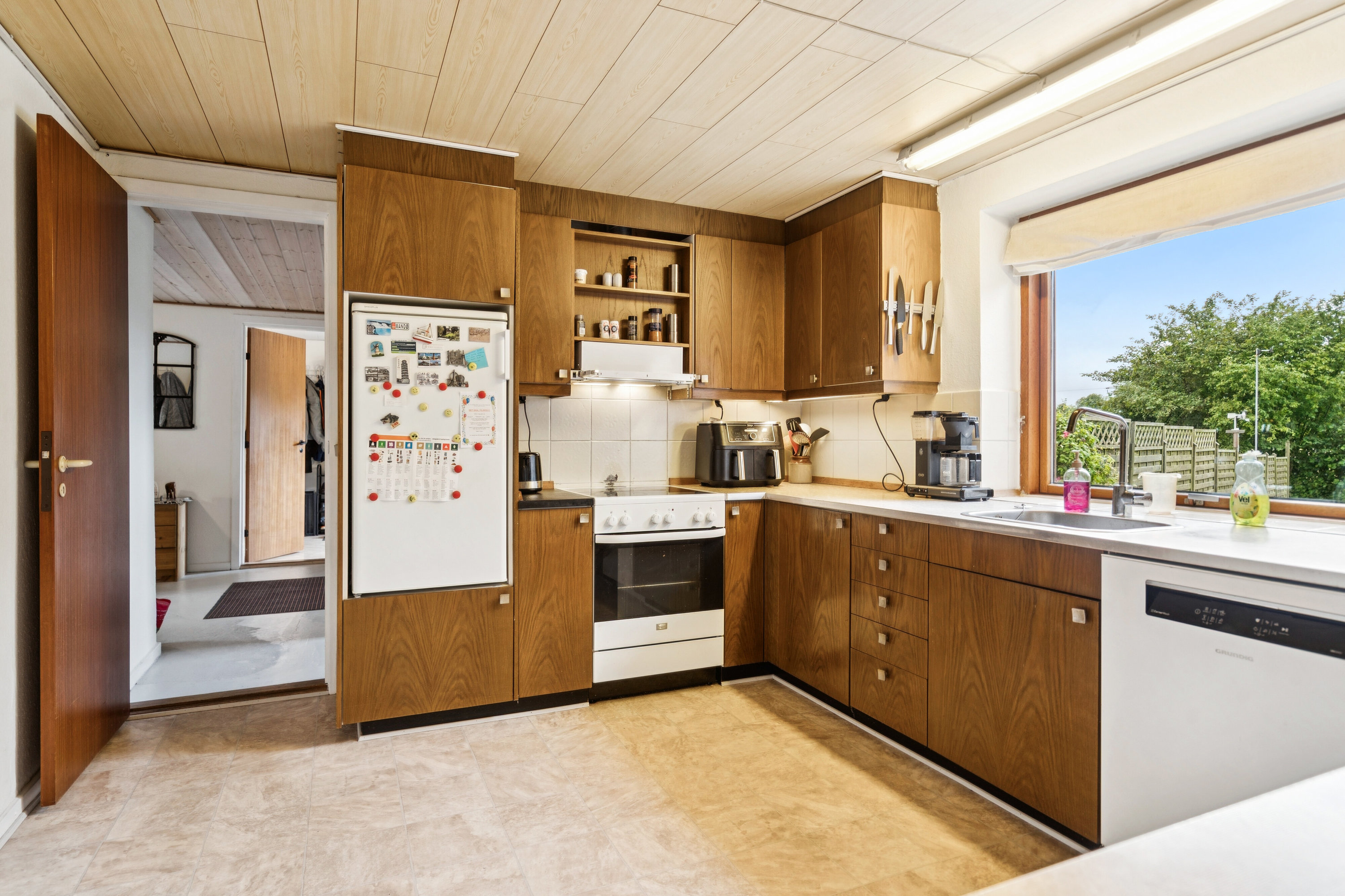 Fremhævet køkken billede i fuldskærmstilstand. Billede af Nyborgvej 33, Refsvindinge, 5853 Ørbæk