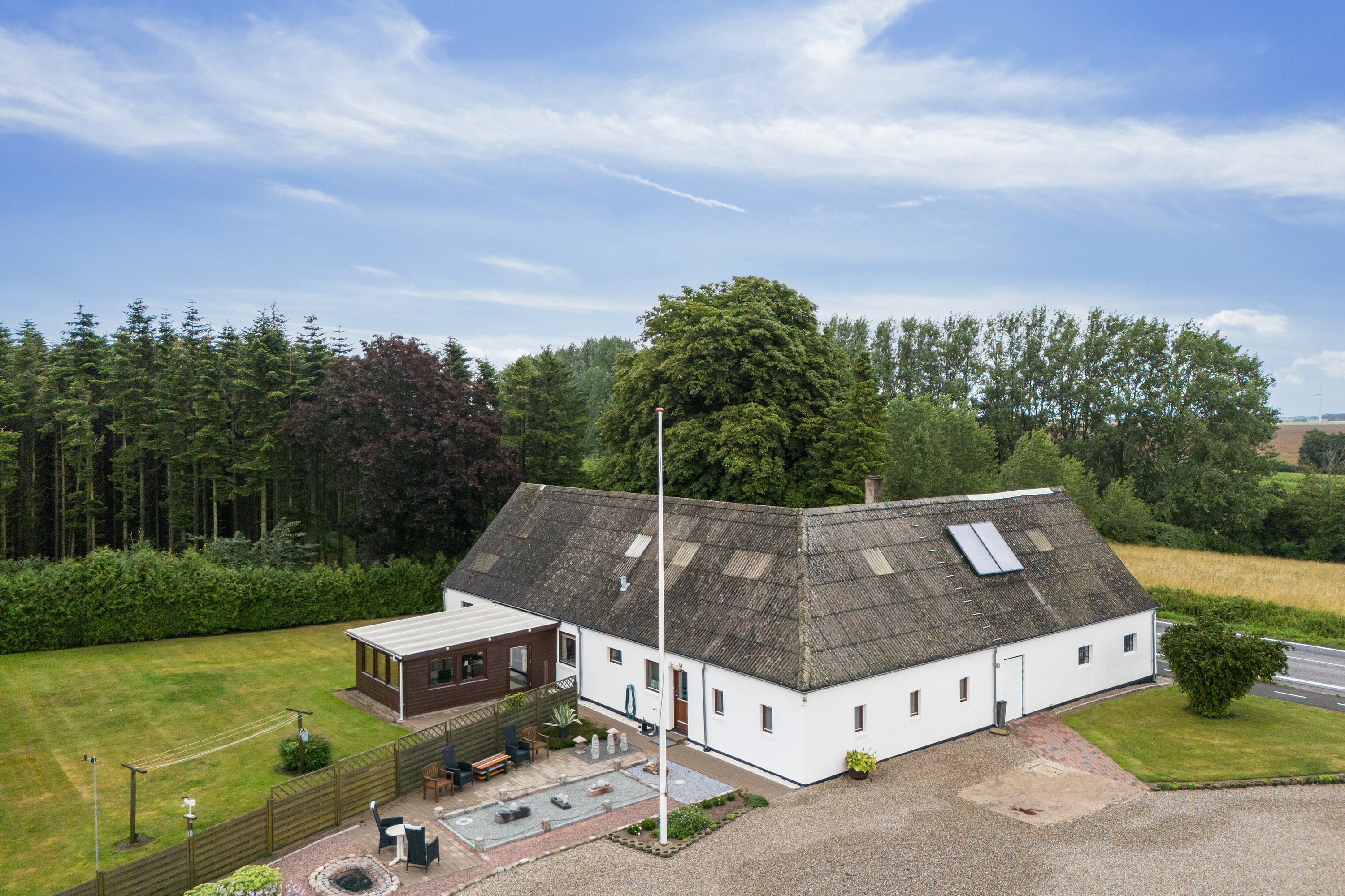 Fremhævet set fra haven billede i fuldskærmstilstand. Billede af Nyborgvej 33, Refsvindinge, 5853 Ørbæk