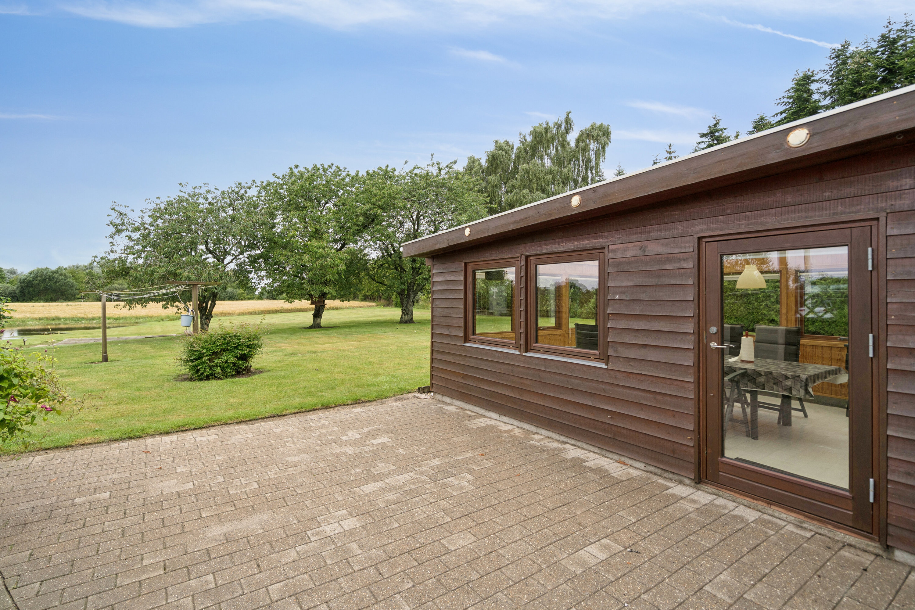 Fremhævet set fra haven billede i fuldskærmstilstand. Billede af Nyborgvej 33, Refsvindinge, 5853 Ørbæk