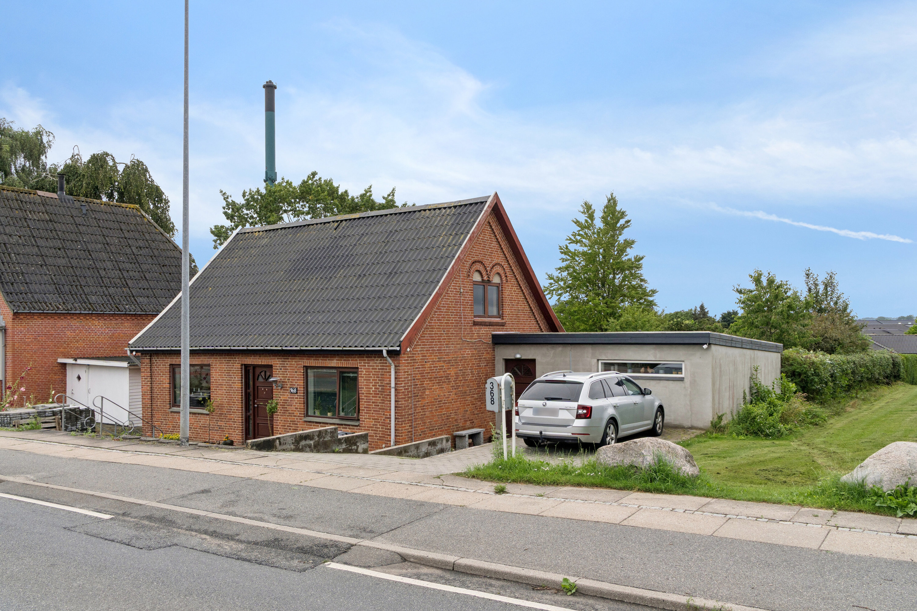 Fremhævet set fra vejen billede i fuldskærmstilstand. Billede af Bogensevej 368, Næsbyhoved-Broby, 5270 Odense N