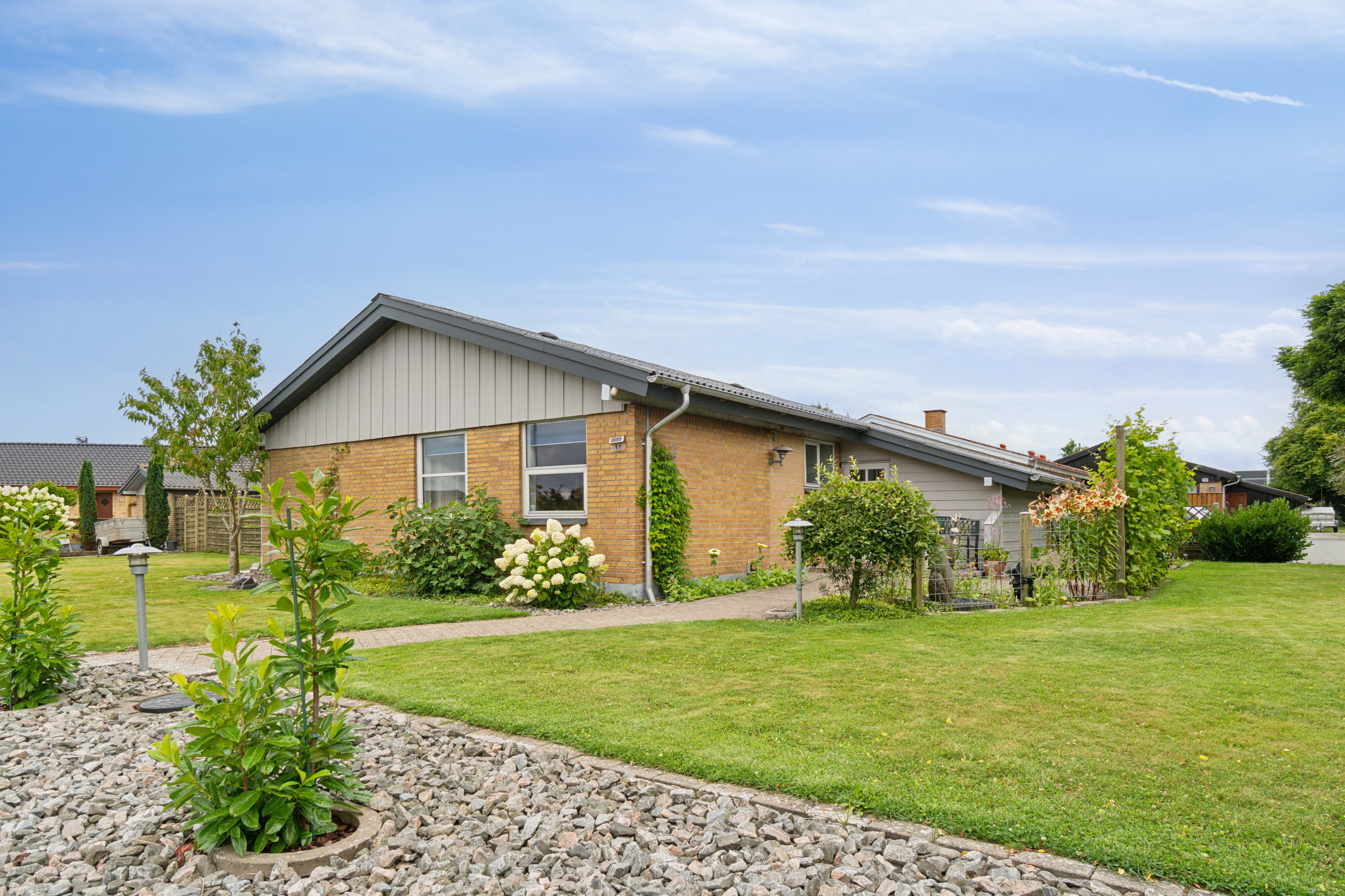 Miniaturebillede 2: set fra haven. Billede af Anemonevej 11, 8722 Hedensted