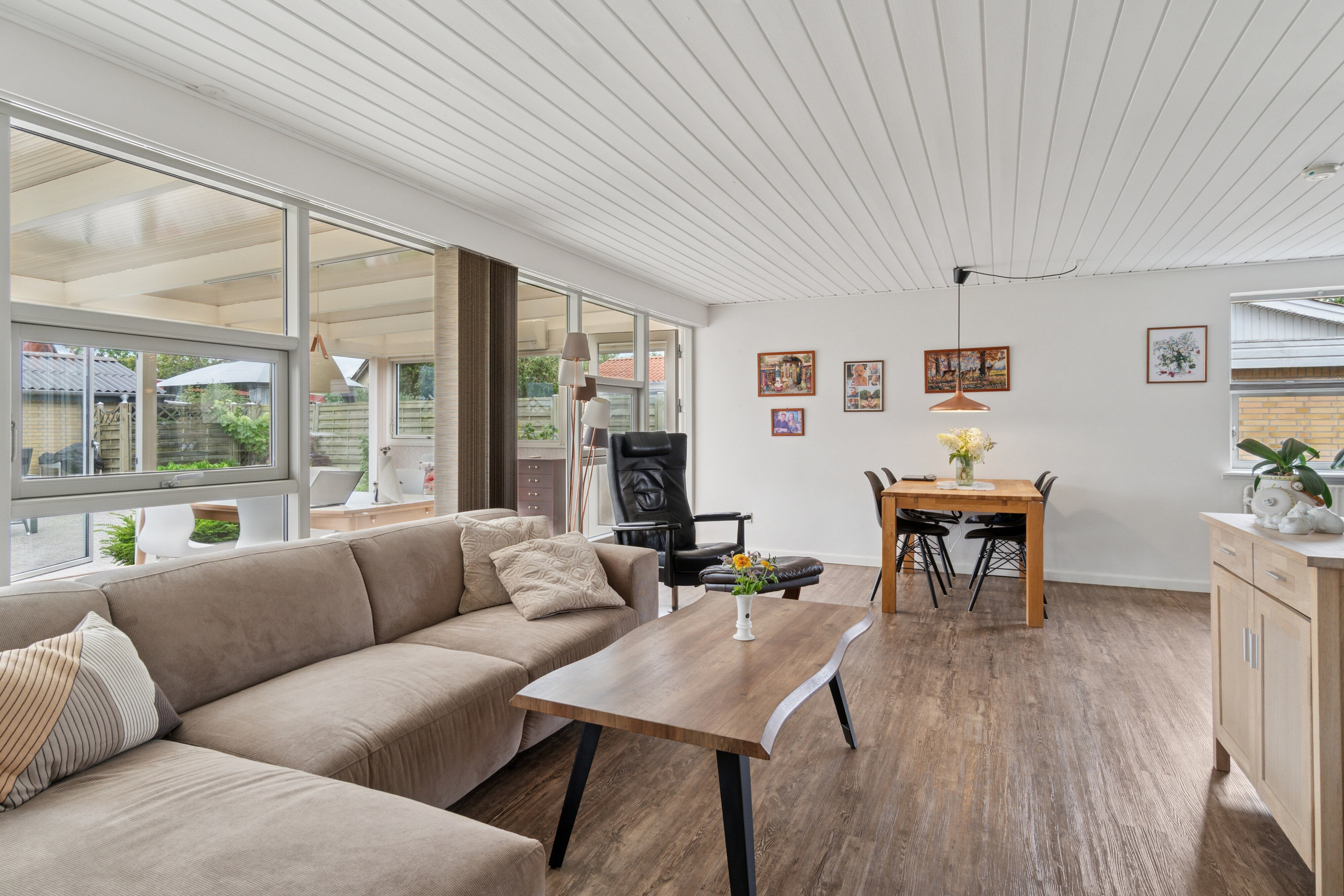 Fremhævet stue billede i fuldskærmstilstand. Billede af Anemonevej 11, 8722 Hedensted