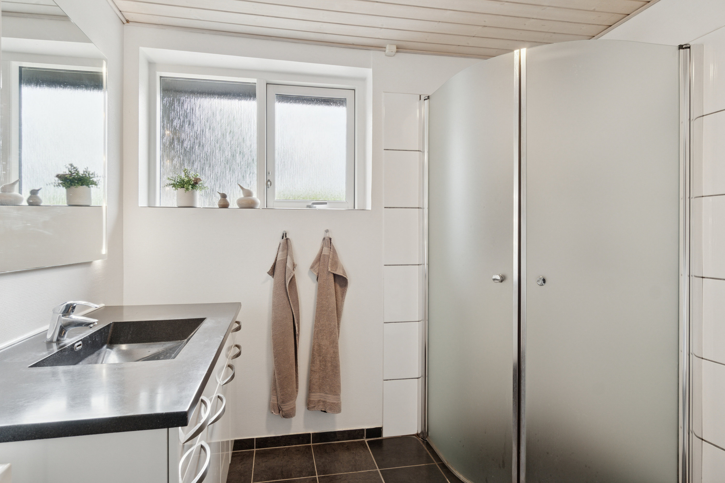 Fremhævet badeværelse billede i fuldskærmstilstand. Billede af Anemonevej 11, 8722 Hedensted