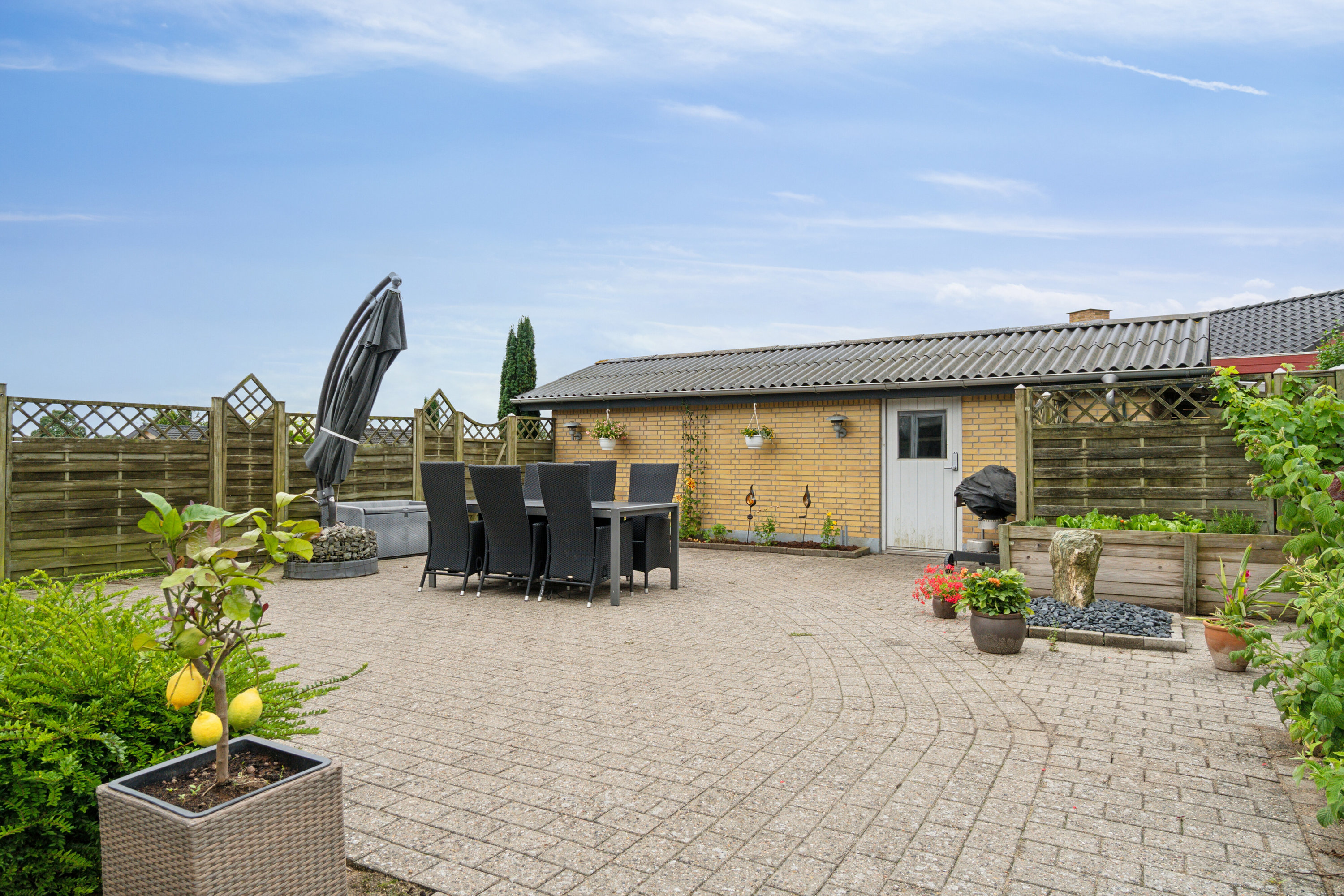 Fremhævet terrasse billede i fuldskærmstilstand. Billede af Anemonevej 11, 8722 Hedensted