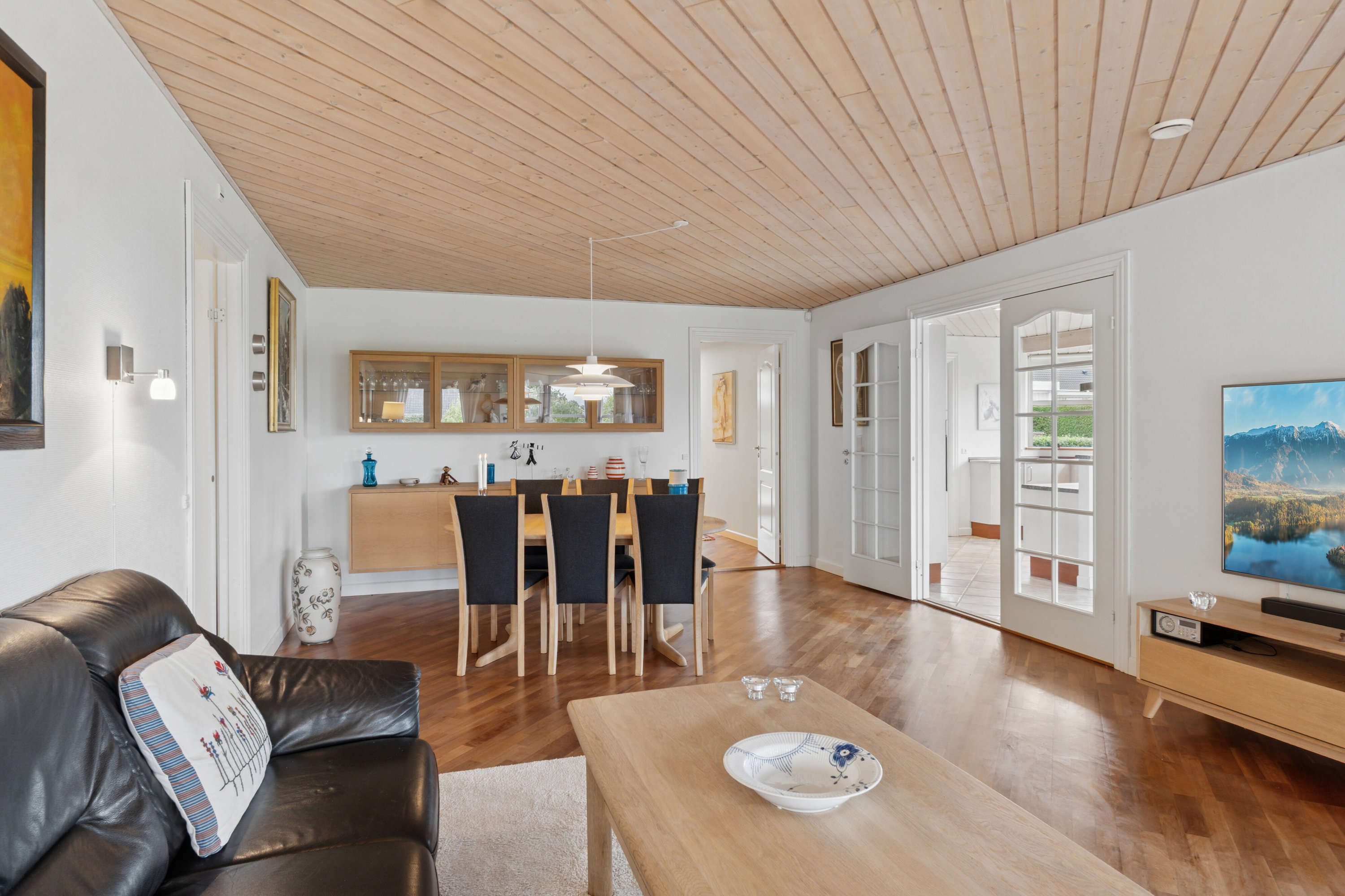 Fremhævet stue billede i fuldskærmstilstand. Billede af Carl Nielsens Vej 1, 4700 Næstved