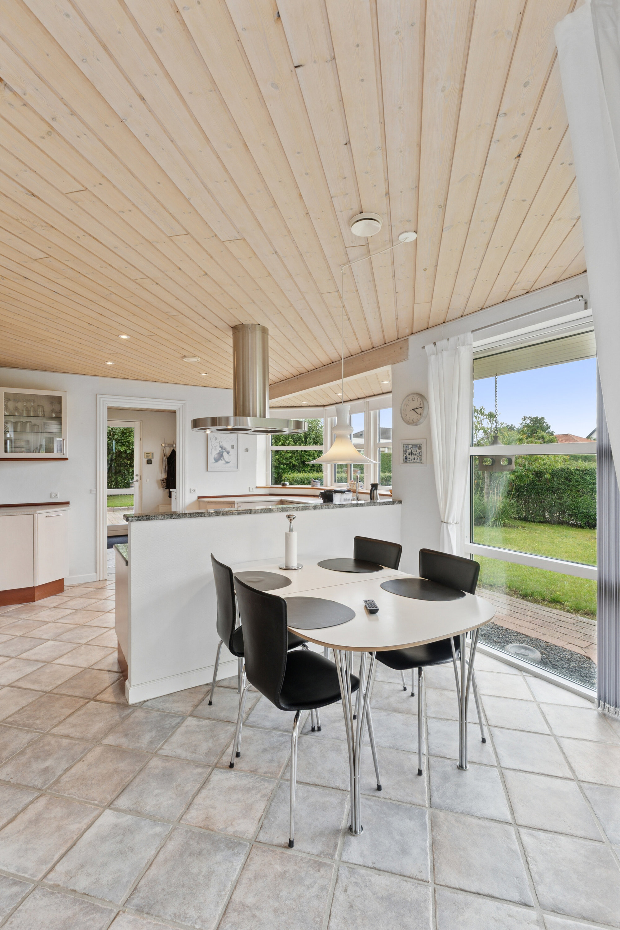 Fremhævet køkken-alrum billede i fuldskærmstilstand. Billede af Carl Nielsens Vej 1, 4700 Næstved