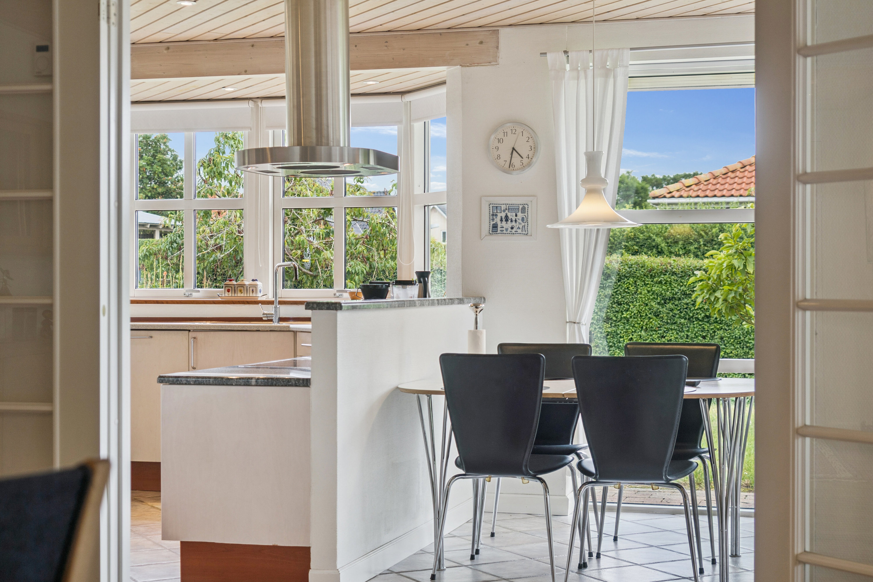 Fremhævet køkken-alrum billede i fuldskærmstilstand. Billede af Carl Nielsens Vej 1, 4700 Næstved