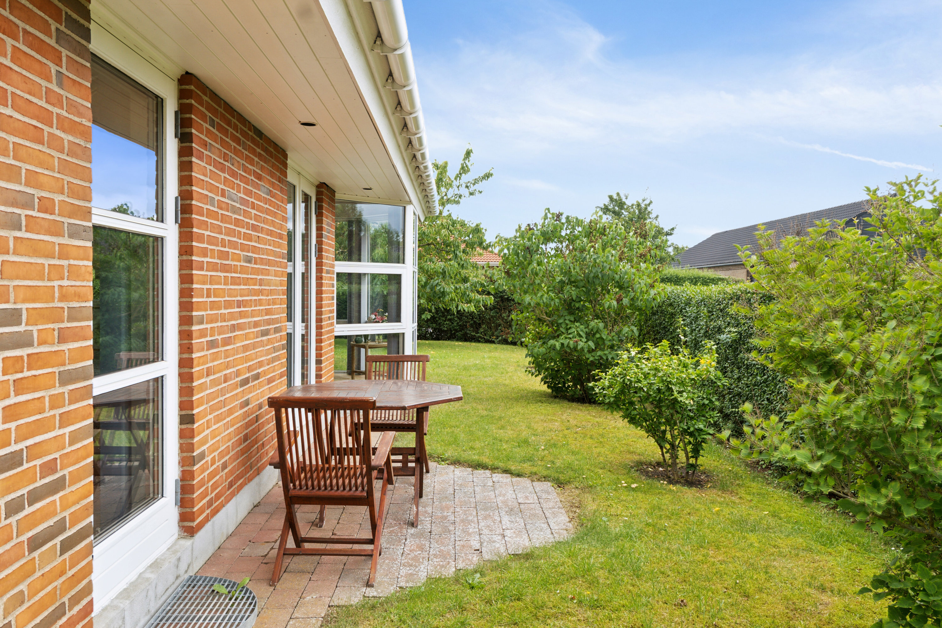 Fremhævet set fra haven billede i fuldskærmstilstand. Billede af Carl Nielsens Vej 1, 4700 Næstved