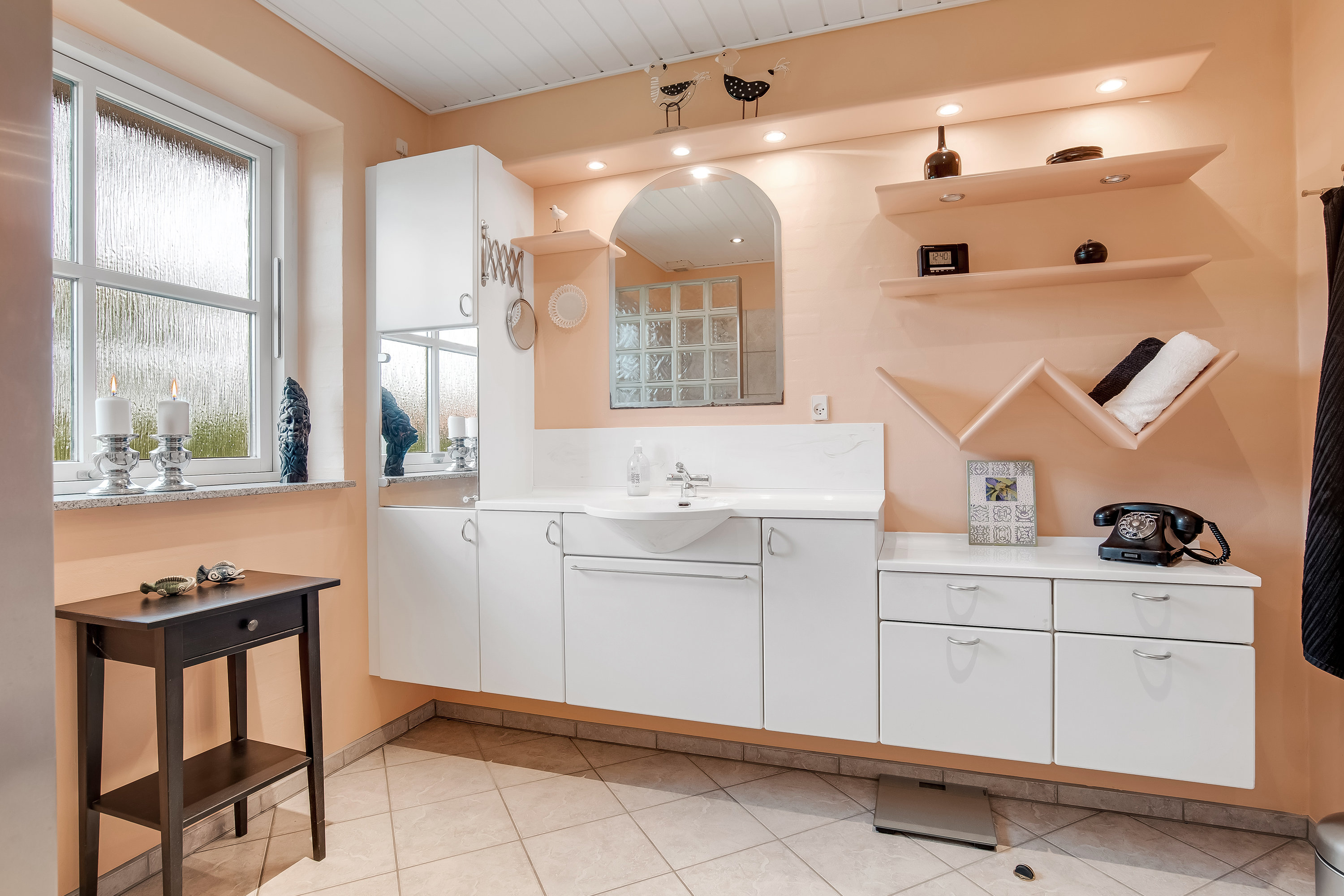 Fremhævet badeværelse billede i fuldskærmstilstand. Billede af Kirketoft 72, Asp, 7600 Struer