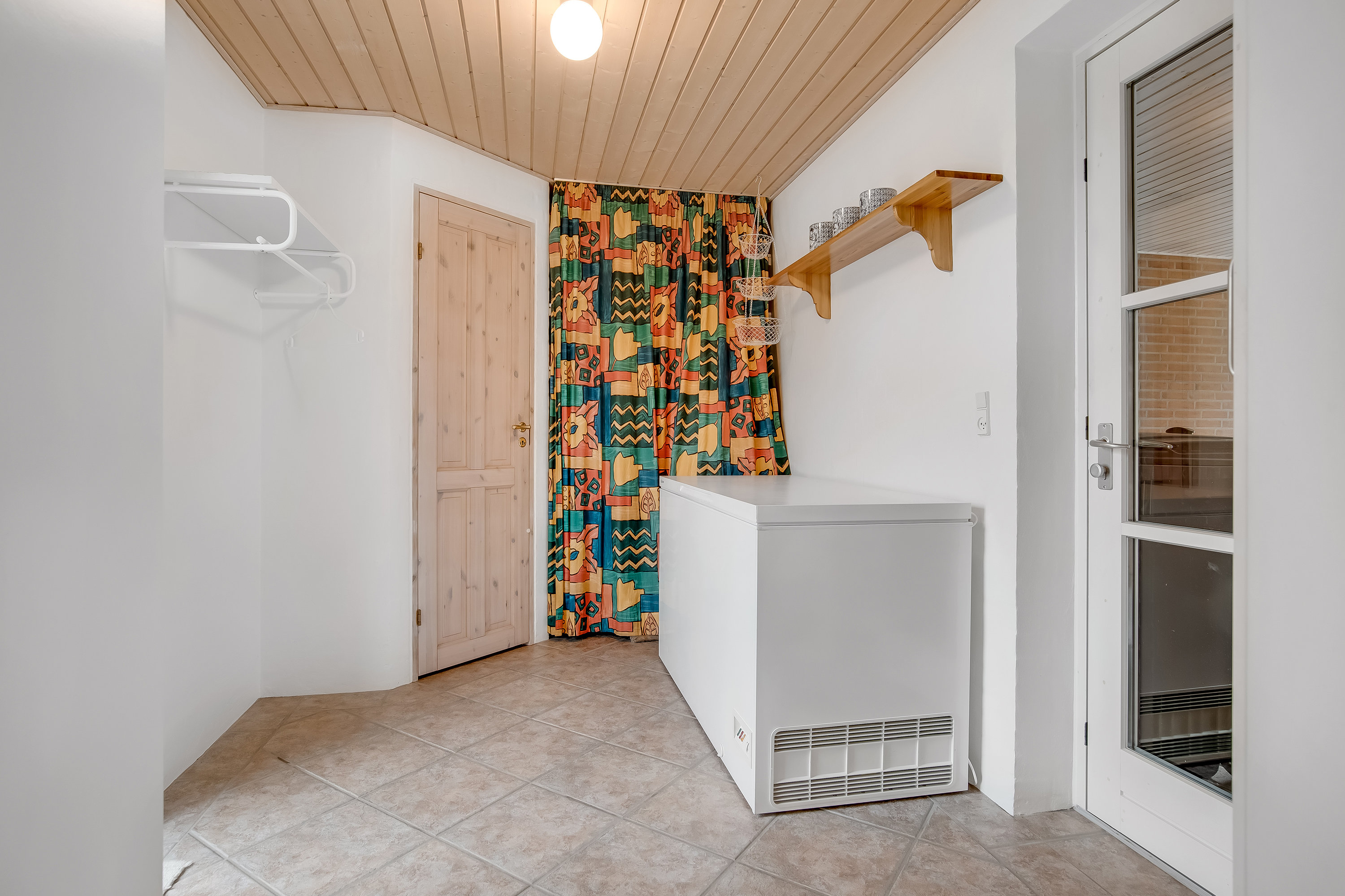 Fremhævet baggang billede i fuldskærmstilstand. Billede af Kirketoft 72, Asp, 7600 Struer