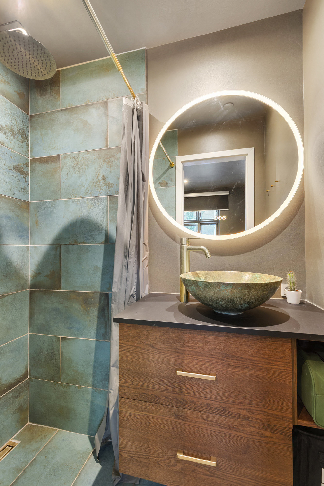 Fremhævet badeværelse billede i fuldskærmstilstand. Billede af Østerbro 48, st.. tv., 9000 Aalborg