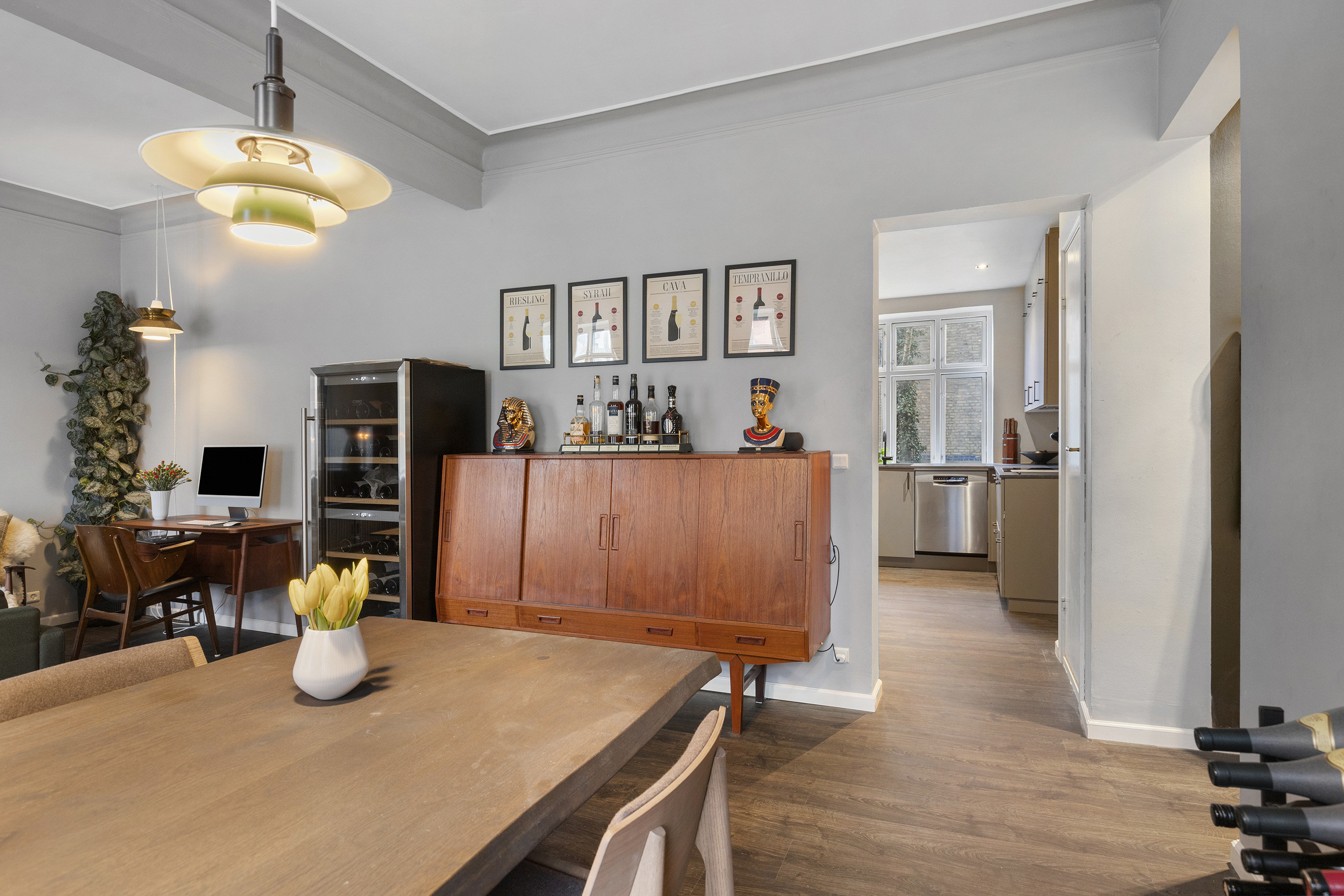 Fremhævet stue billede i fuldskærmstilstand. Billede af Østerbro 48, st.. tv., 9000 Aalborg