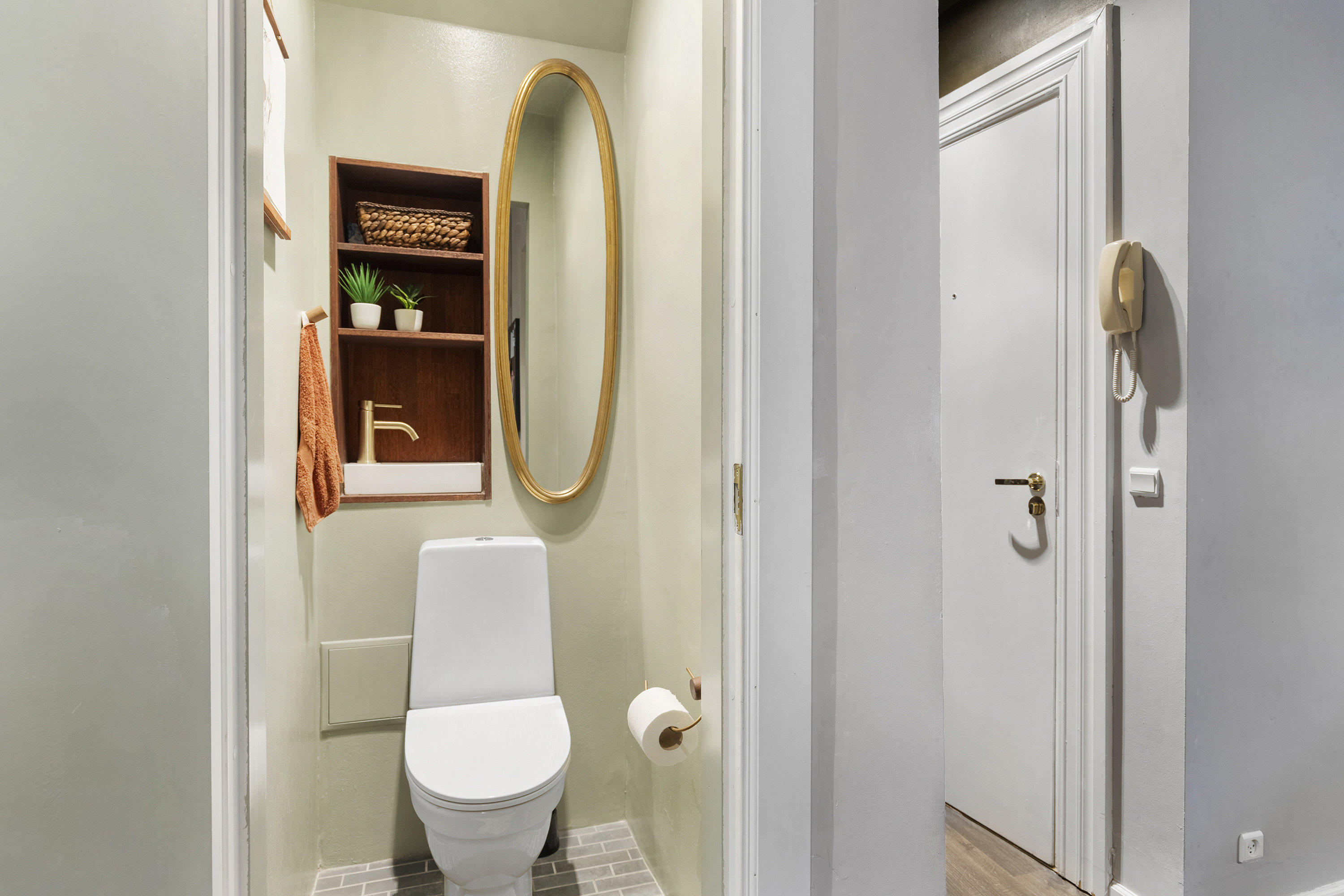 Fremhævet toilet billede i fuldskærmstilstand. Billede af Østerbro 48, st.. tv., 9000 Aalborg