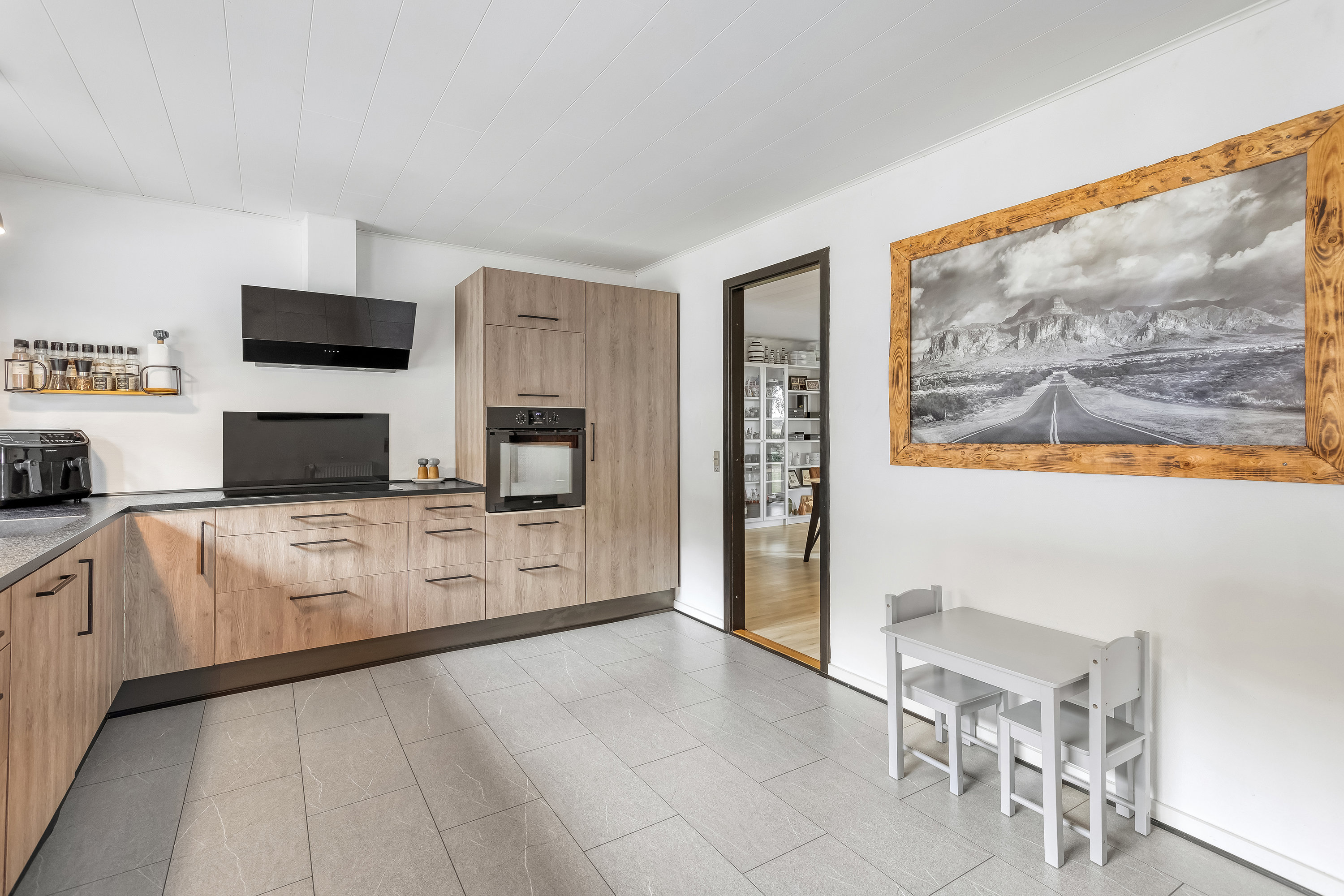 Fremhævet køkken billede i fuldskærmstilstand. Billede af Frifeltvej 38, Normsted, 6780 Skærbæk