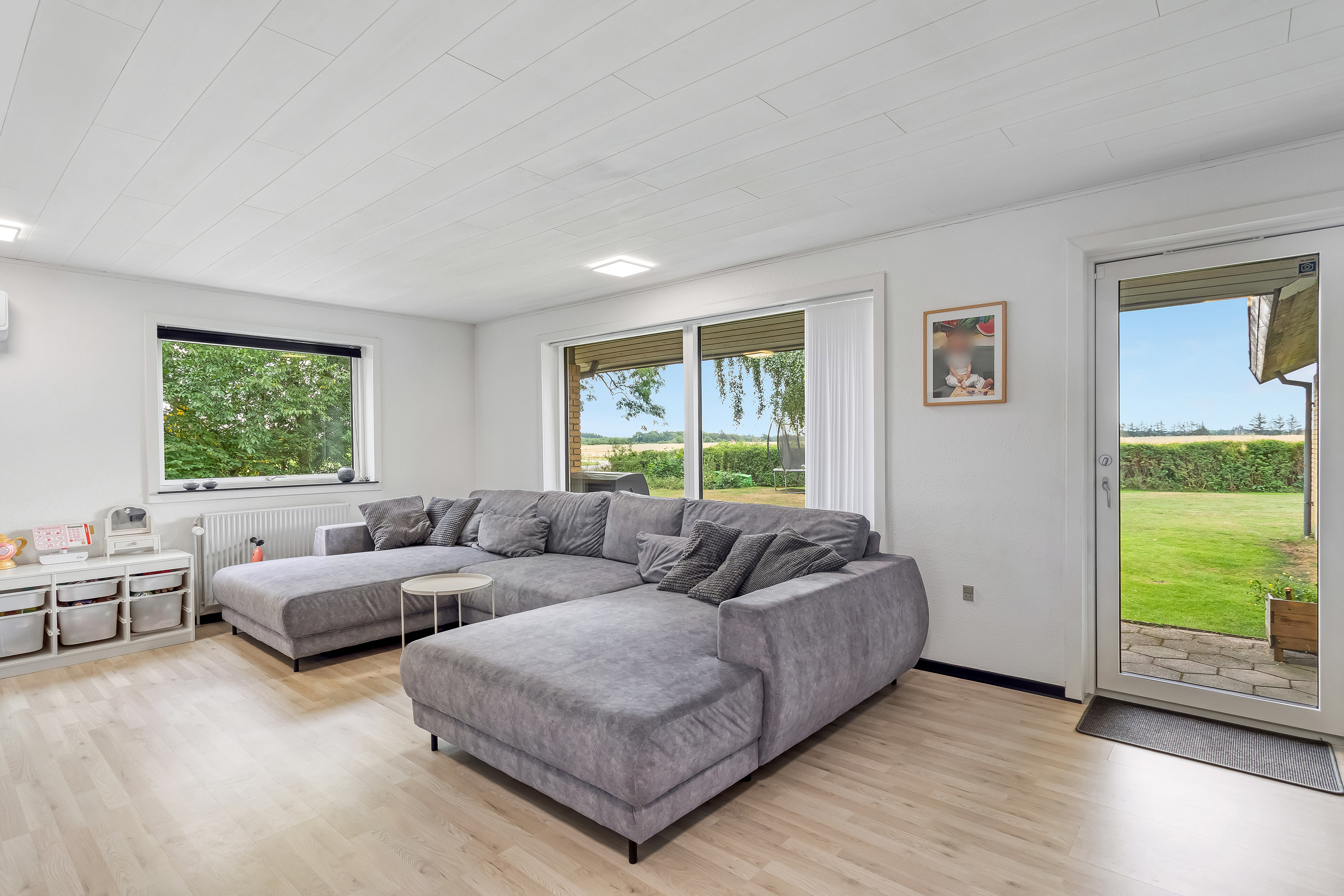 Fremhævet stue billede i fuldskærmstilstand. Billede af Frifeltvej 38, Normsted, 6780 Skærbæk