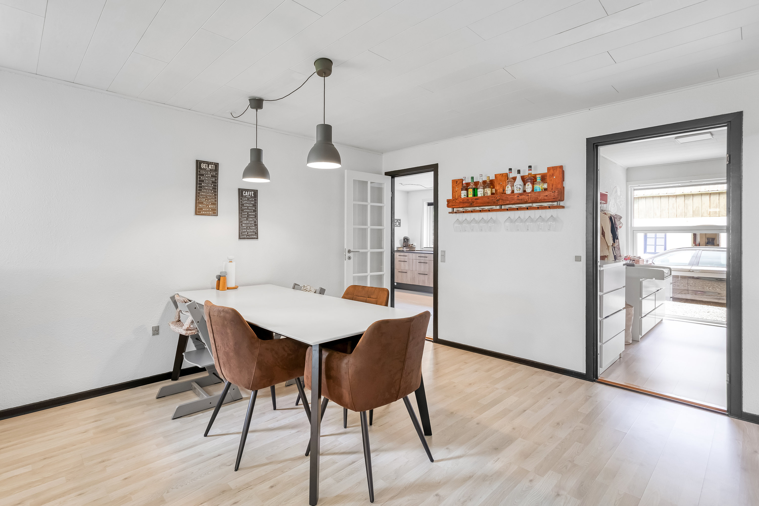 Fremhævet stue billede i fuldskærmstilstand. Billede af Frifeltvej 38, Normsted, 6780 Skærbæk