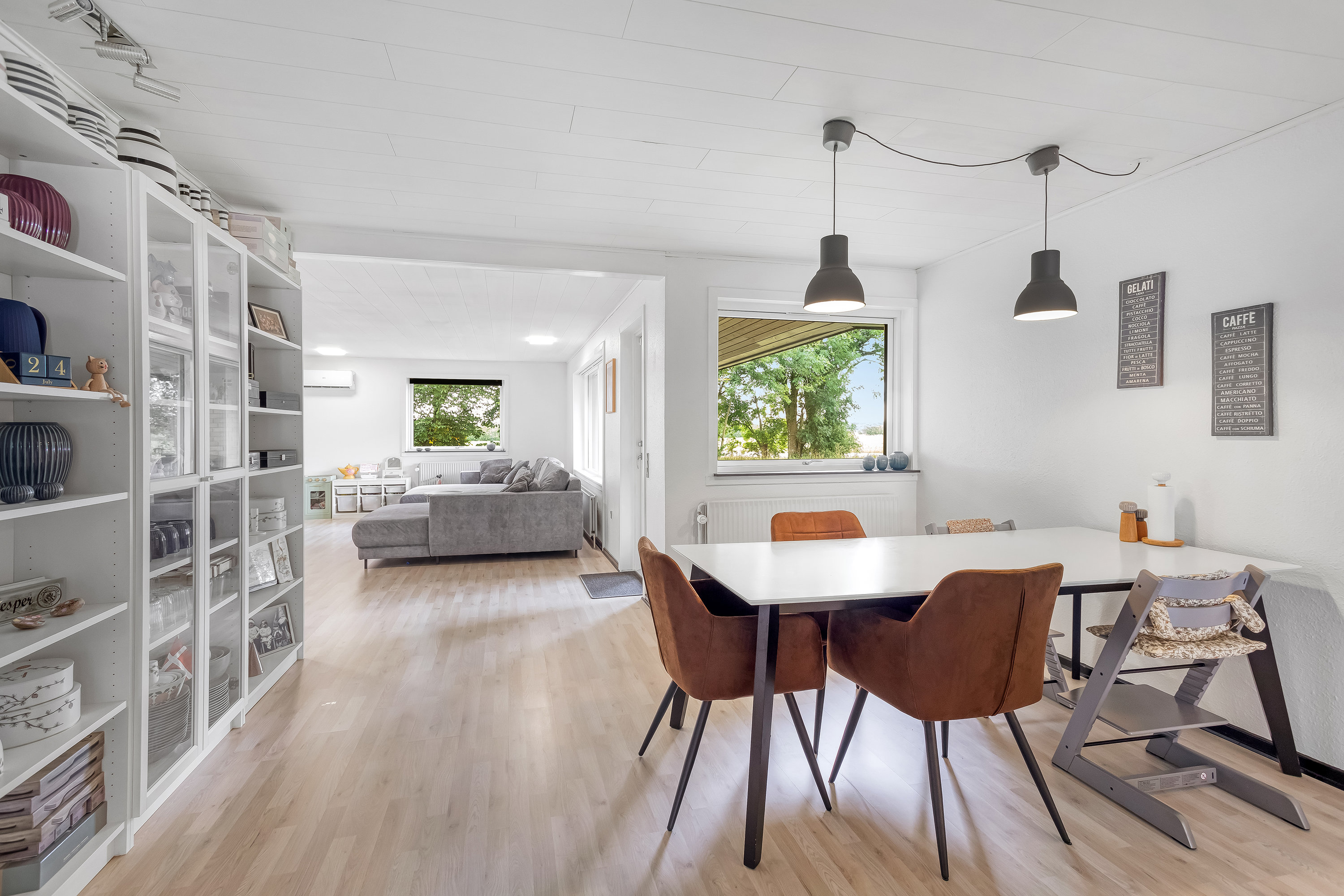 Fremhævet stue billede i fuldskærmstilstand. Billede af Frifeltvej 38, Normsted, 6780 Skærbæk